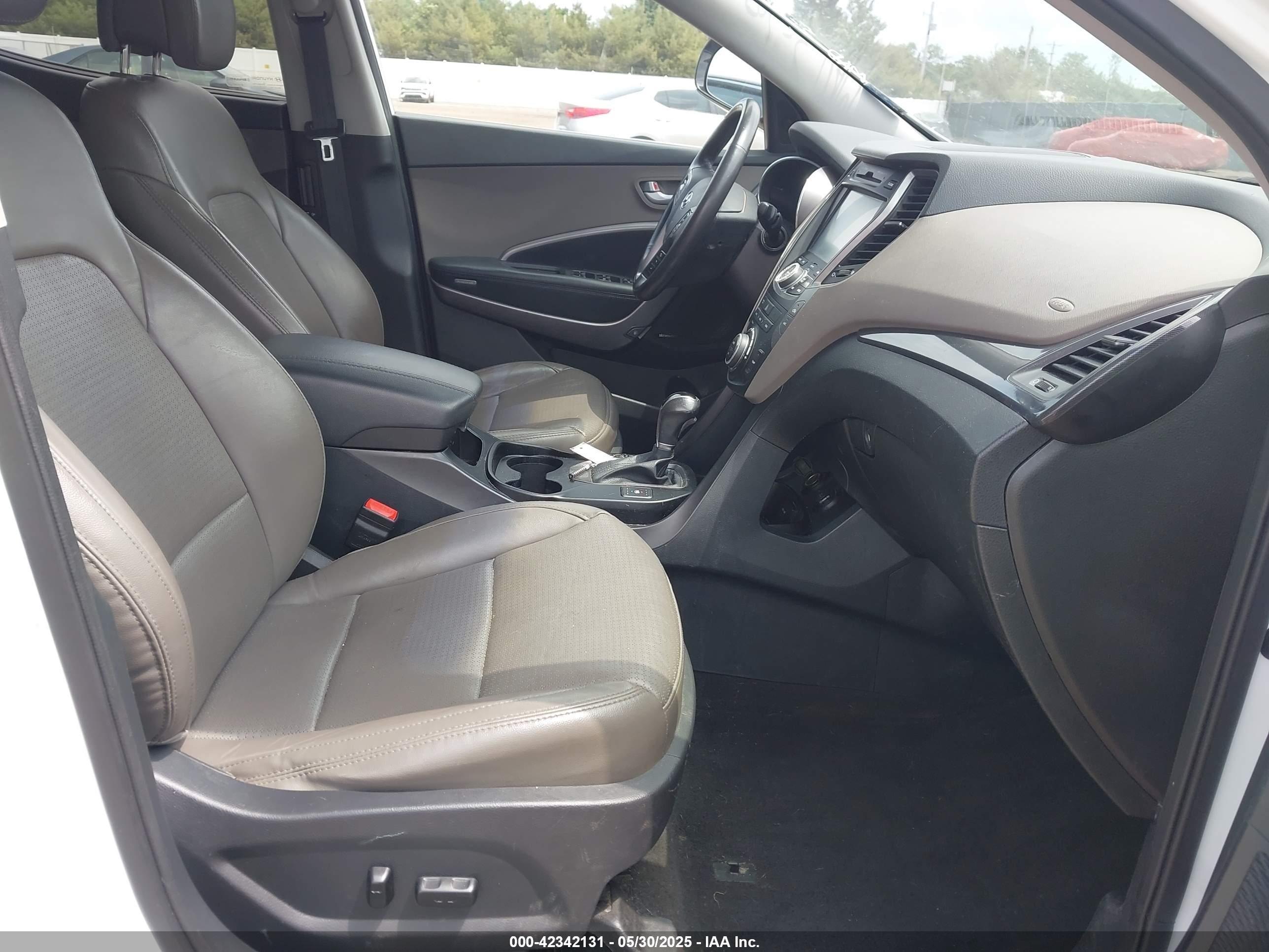 2015 Hyundai Santa Fe Sport 2.4l White vin: 5XYZUDLB1FG303470