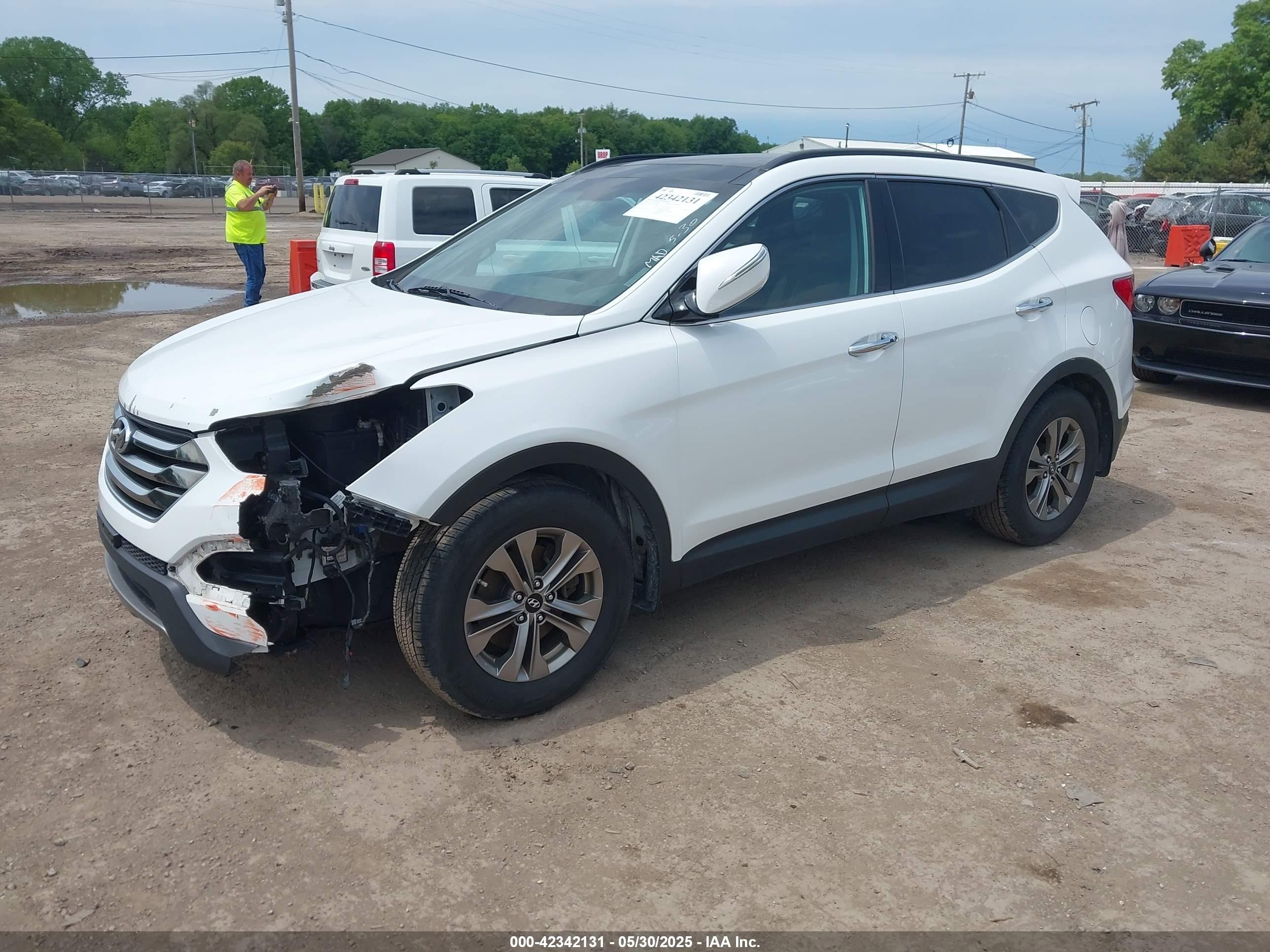 2015 Hyundai Santa Fe Sport 2.4l White vin: 5XYZUDLB1FG303470