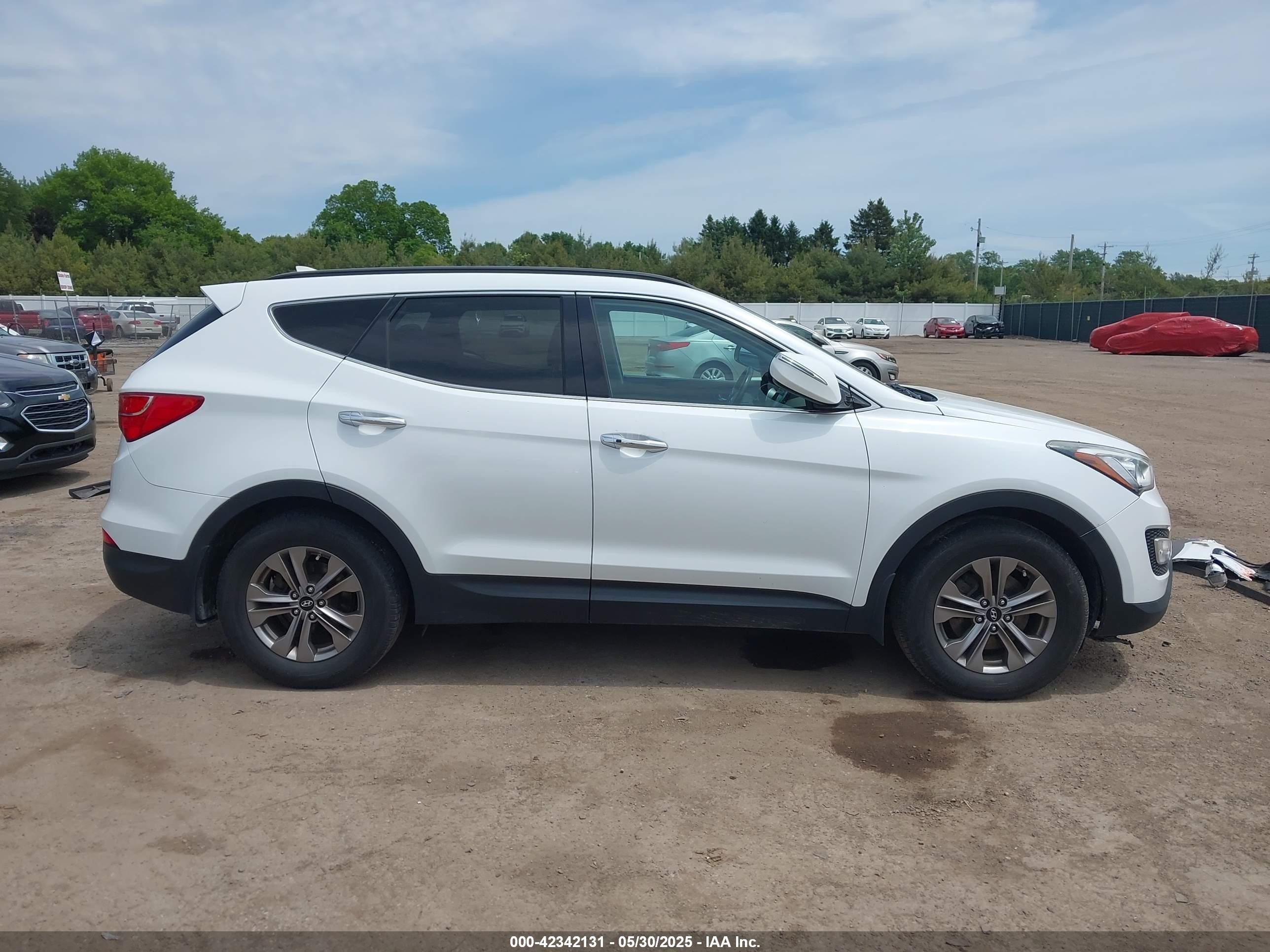 2015 Hyundai Santa Fe Sport 2.4l White vin: 5XYZUDLB1FG303470