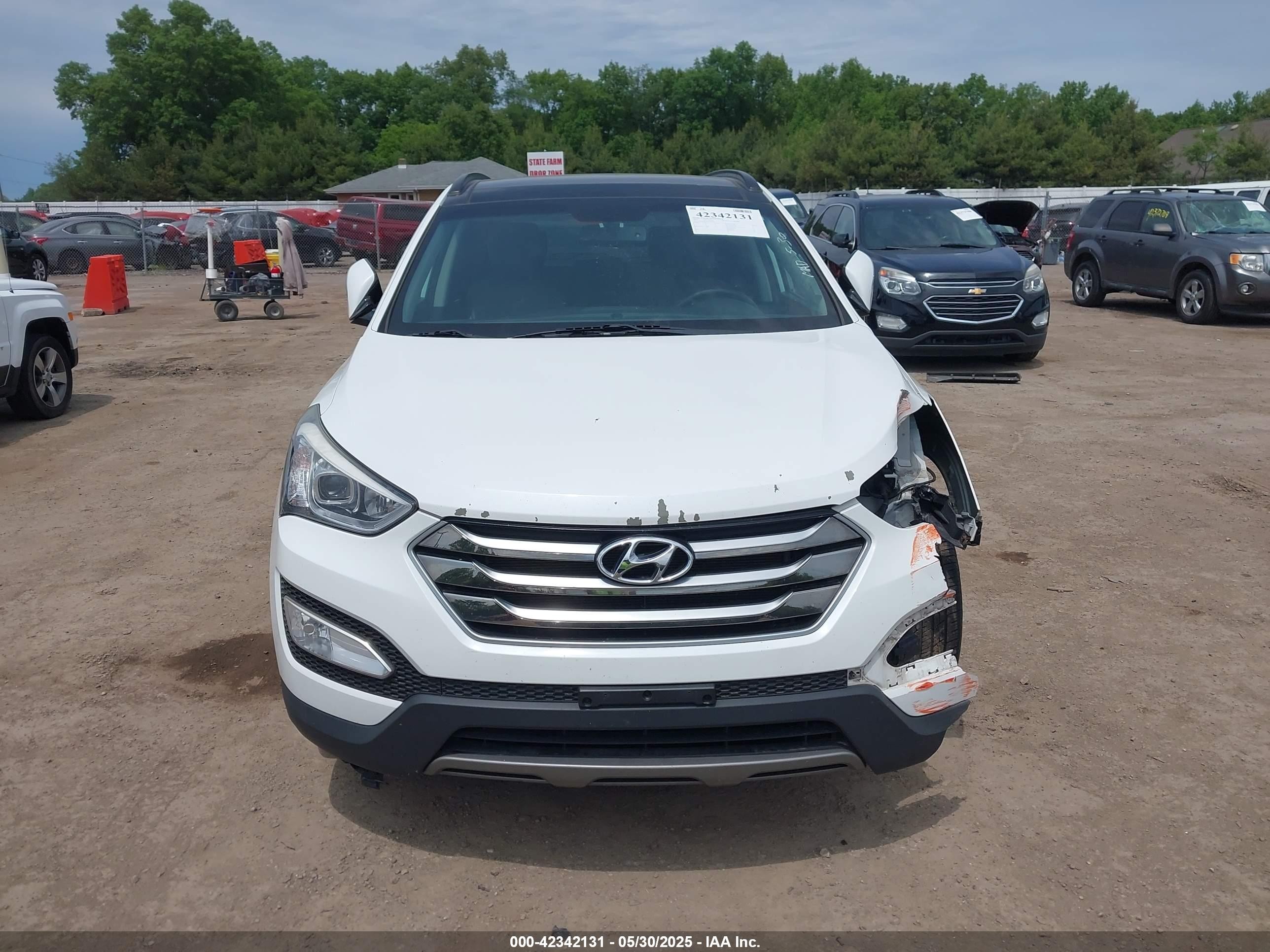 2015 Hyundai Santa Fe Sport 2.4l White vin: 5XYZUDLB1FG303470