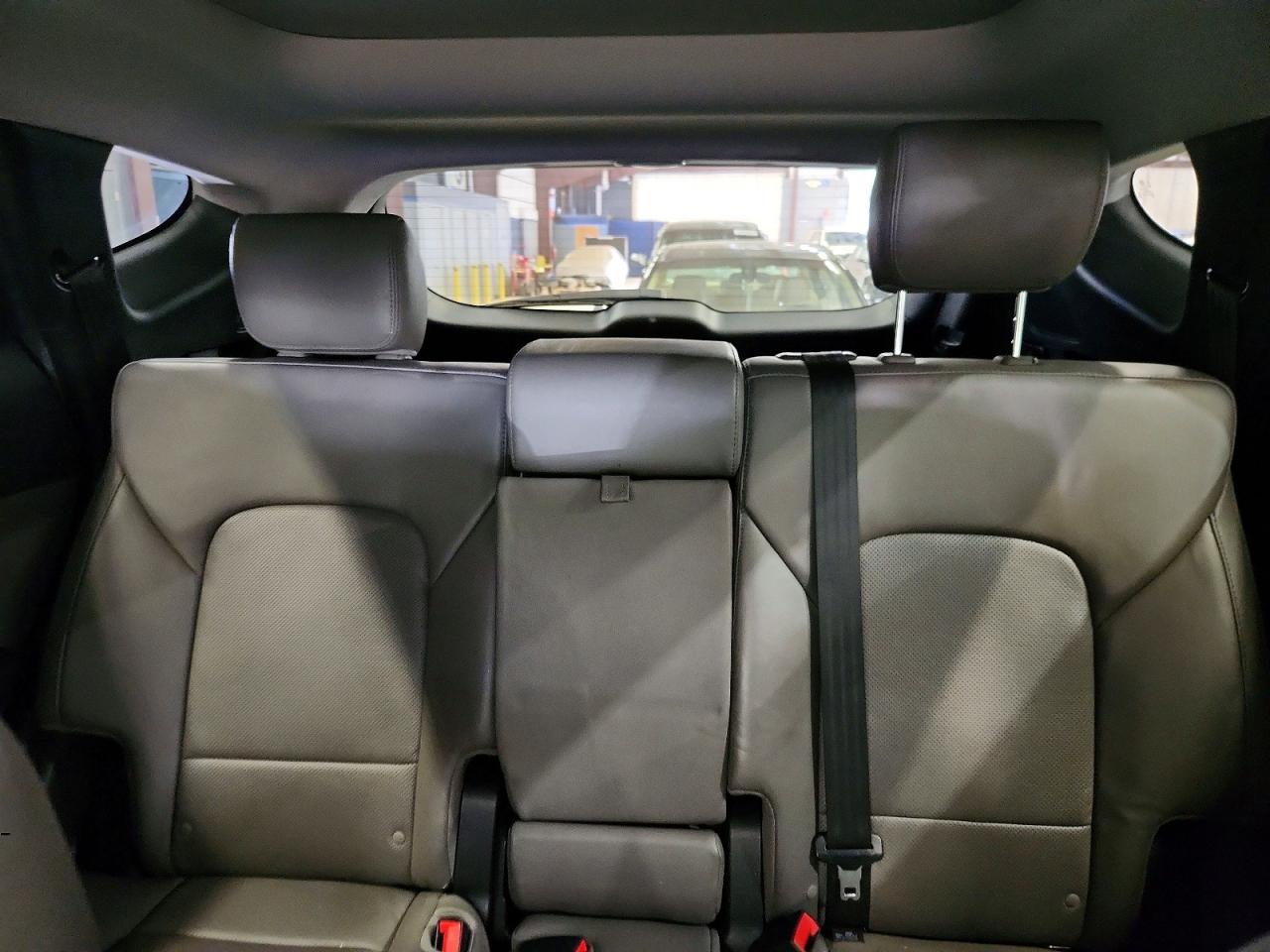 2018 Hyundai Santa Fe Sport 2.4l Белый vin: 5XYZUDLB1JG556569