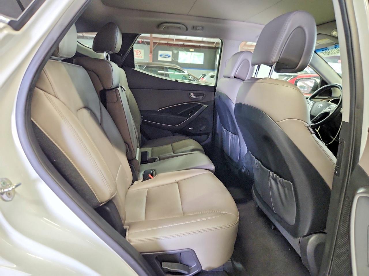 2018 Hyundai Santa Fe Sport 2.4l Белый vin: 5XYZUDLB1JG556569