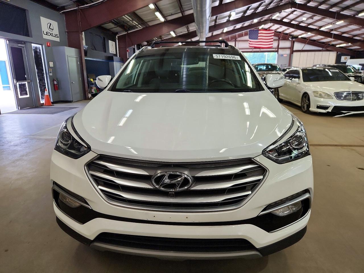 2018 Hyundai Santa Fe Sport 2.4l Белый vin: 5XYZUDLB1JG556569