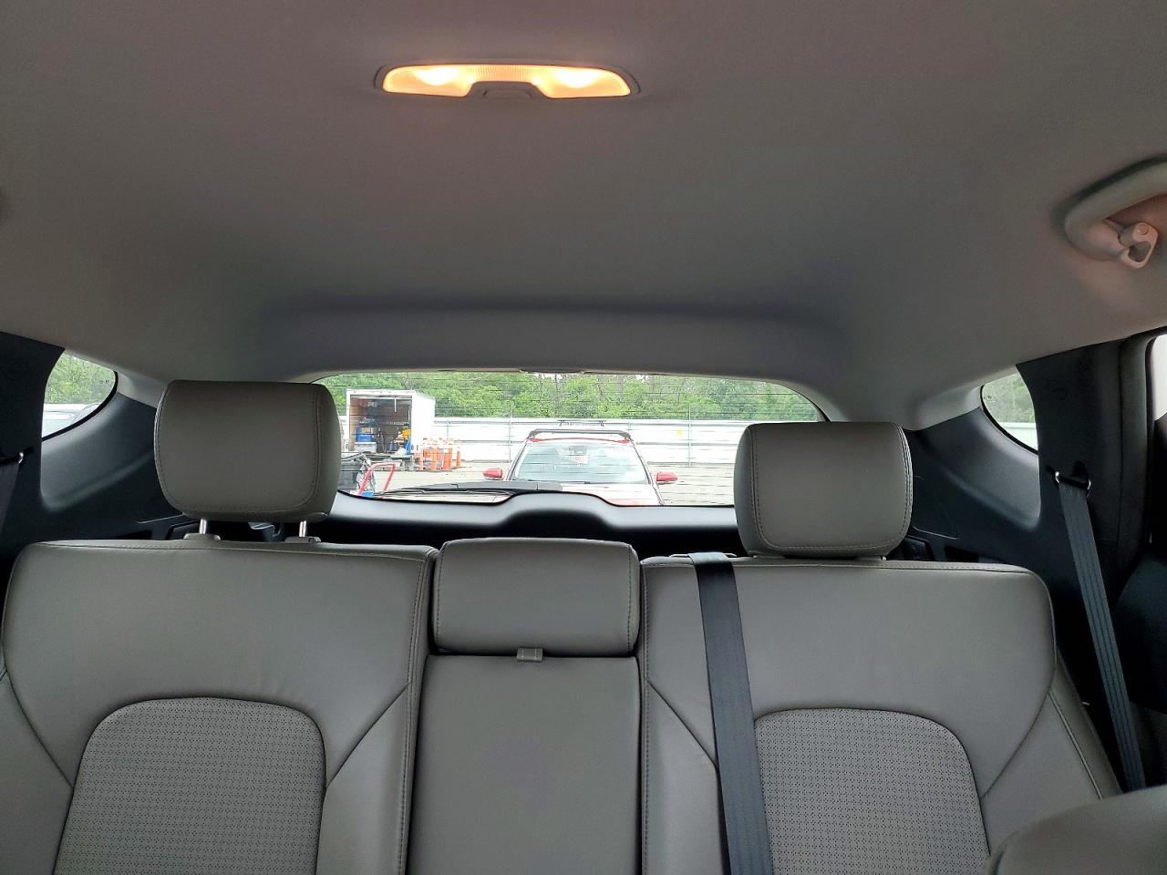 2014 Hyundai Santa Fe Sport 2.4l White vin: 5XYZUDLB2EG217373
