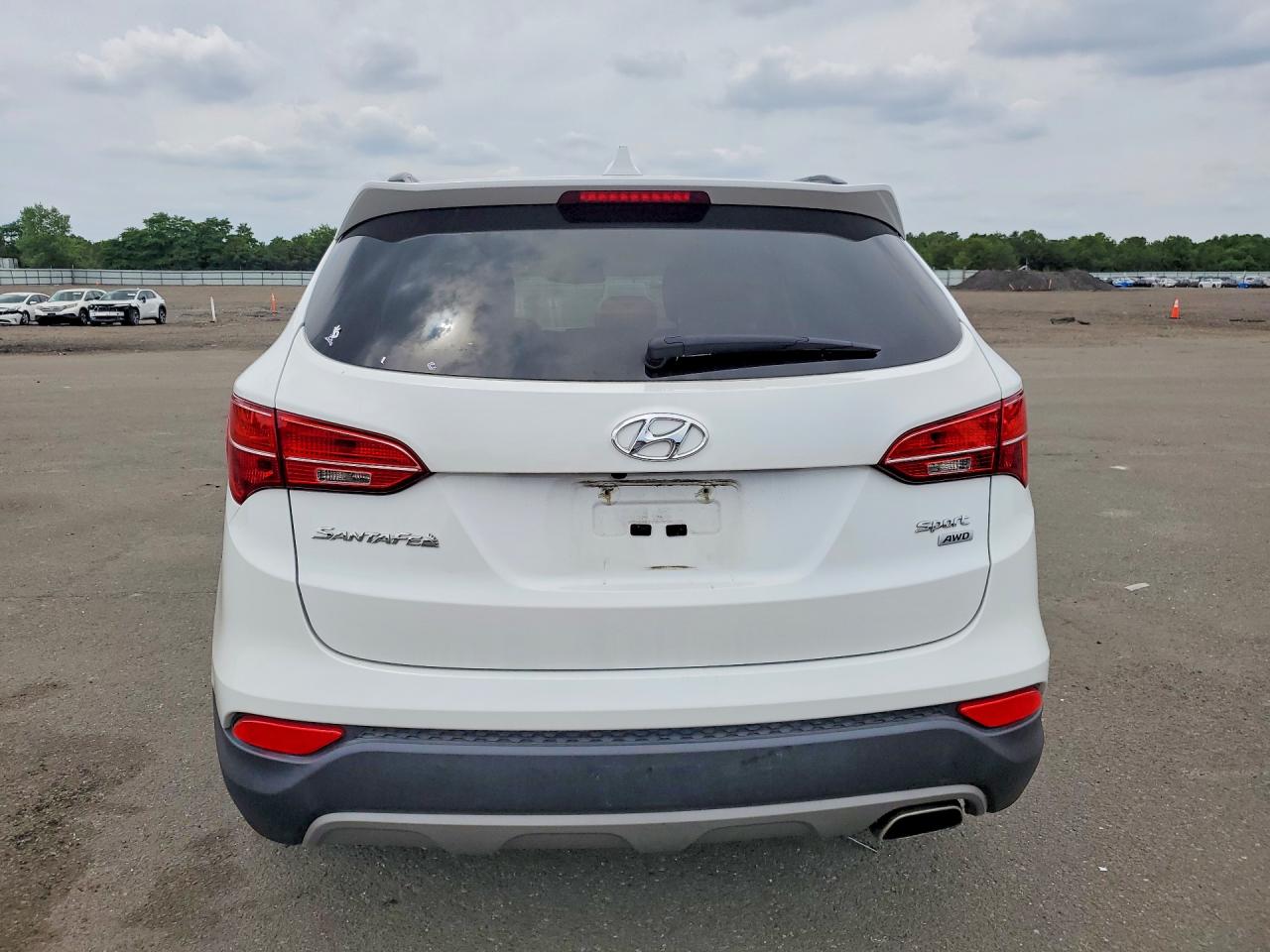 2014 Hyundai Santa Fe Sport 2.4l White vin: 5XYZUDLB2EG217373