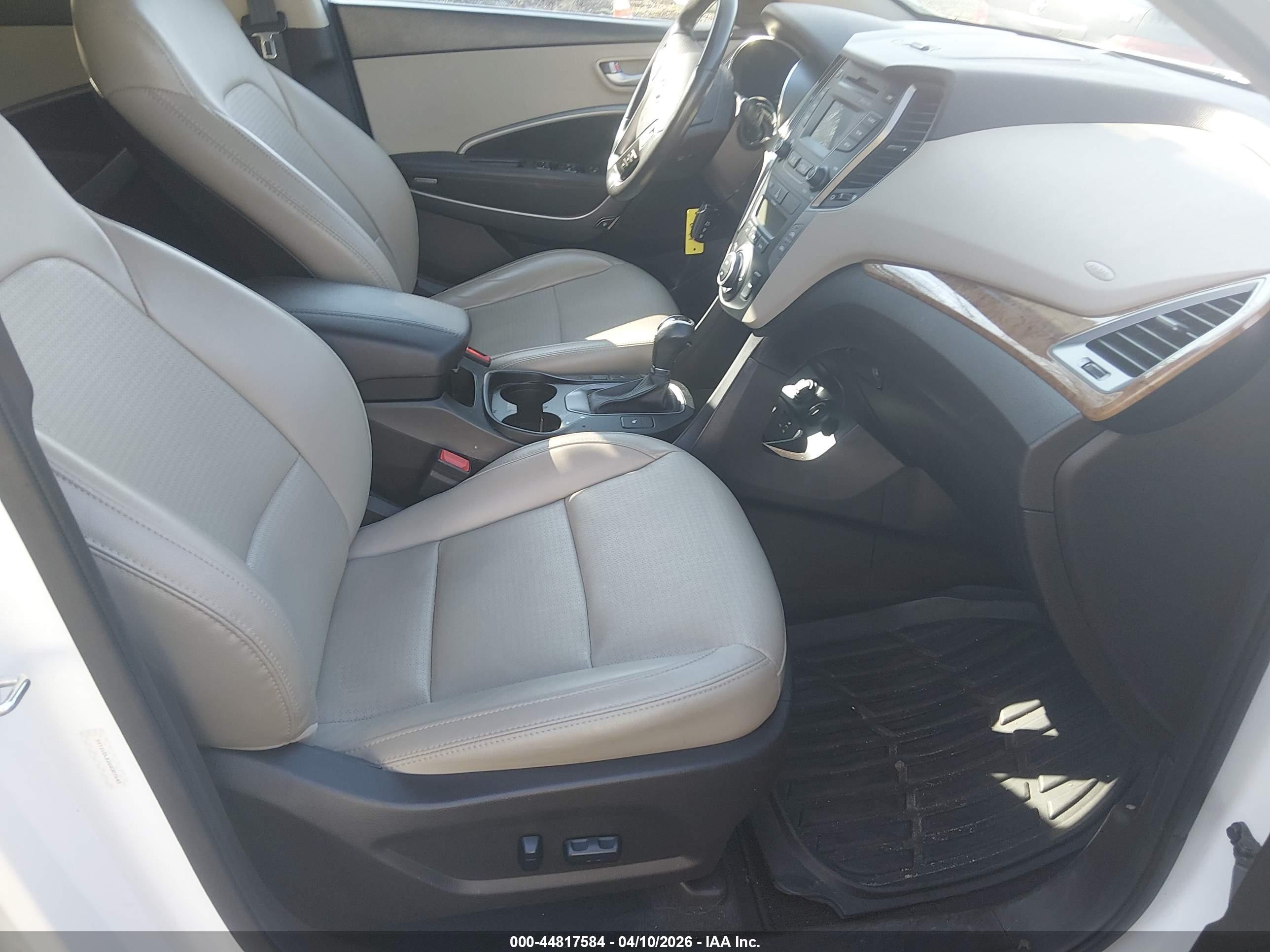 2016 Hyundai Santa Fe Sport 2.4l White vin: 5XYZUDLB2GG307643