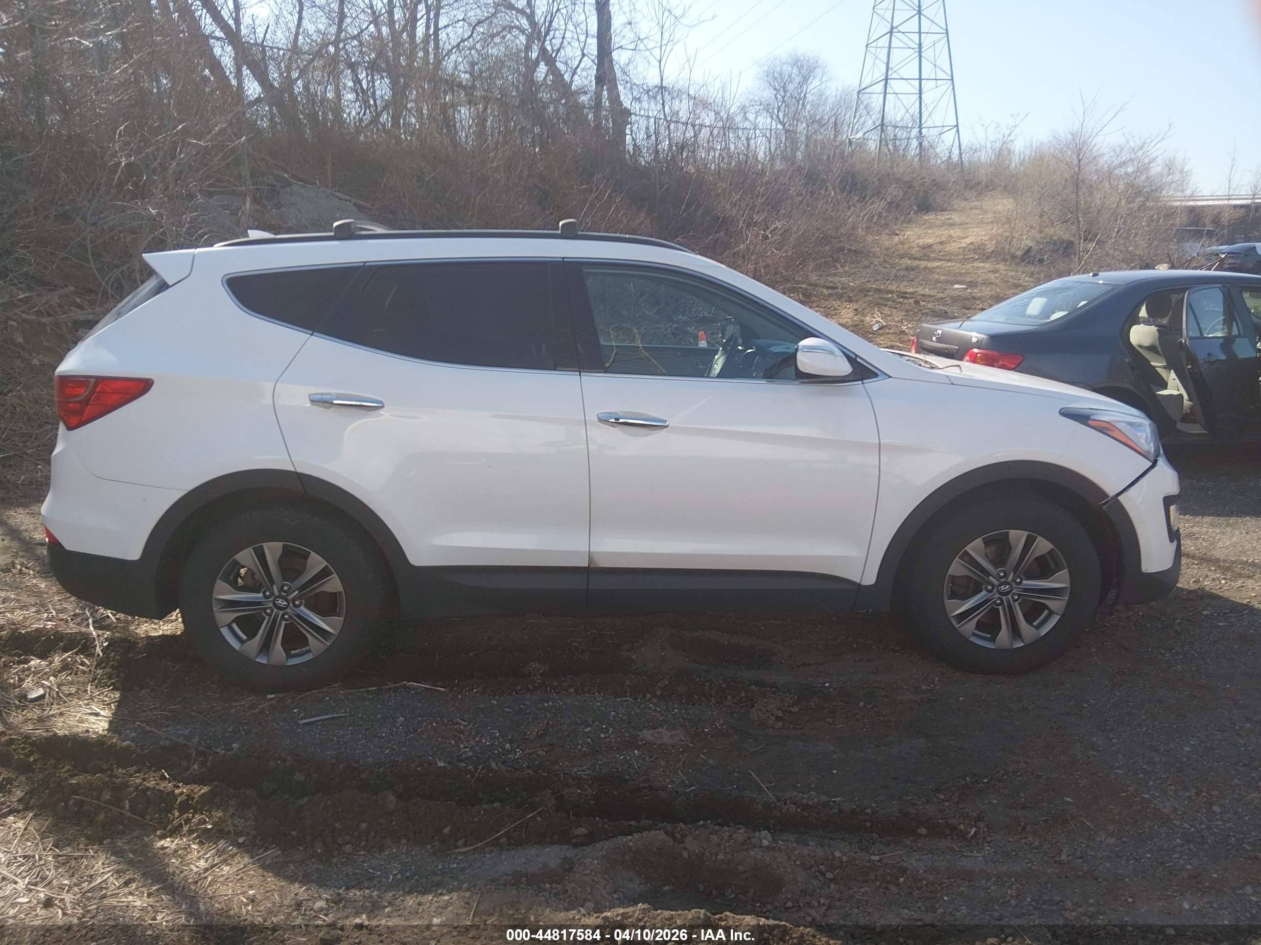 2016 Hyundai Santa Fe Sport 2.4l White vin: 5XYZUDLB2GG307643