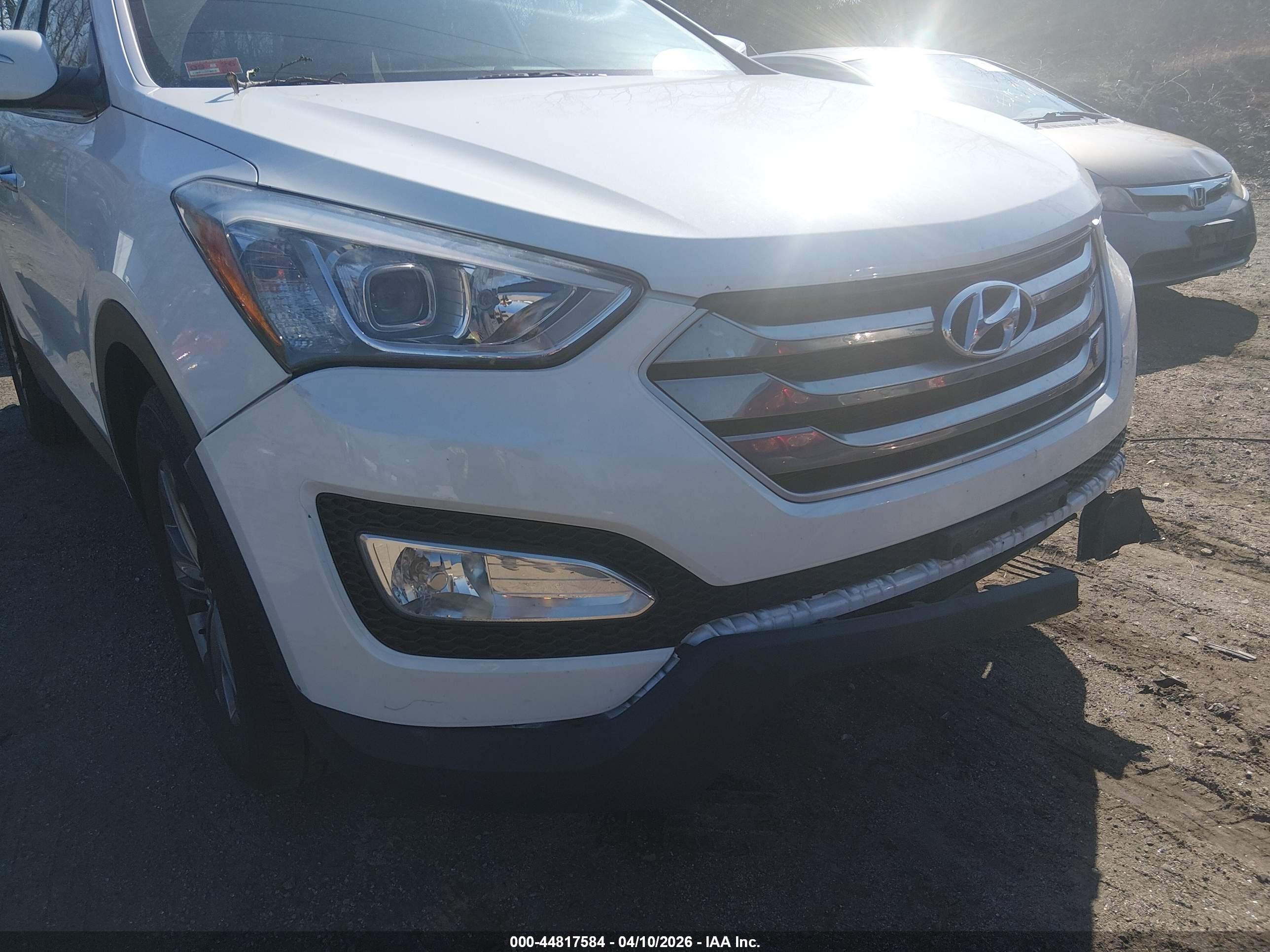 2016 Hyundai Santa Fe Sport 2.4l White vin: 5XYZUDLB2GG307643