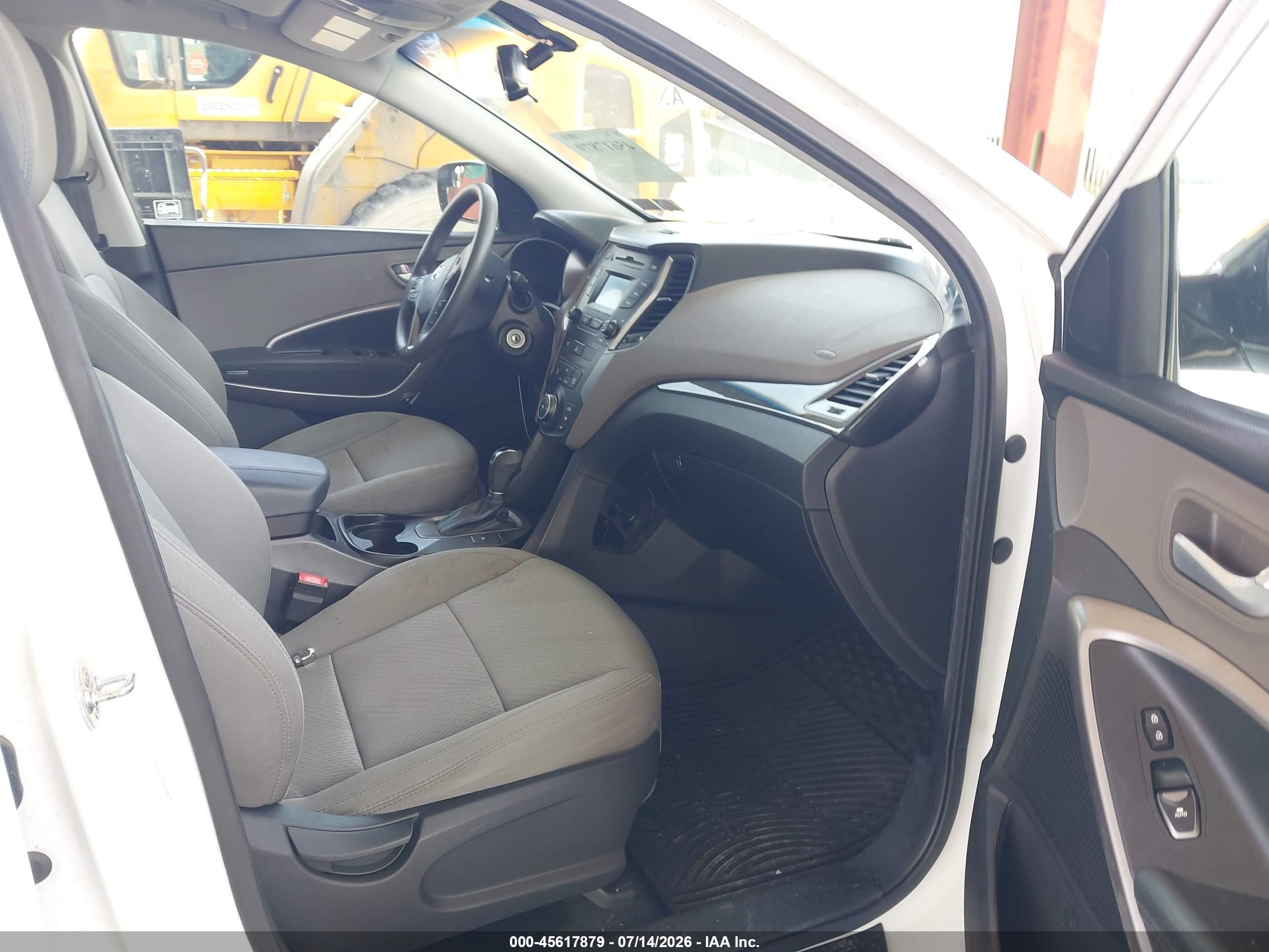 2015 Hyundai Santa Fe Sport 2.4l Белый vin: 5XYZUDLB3FG286879