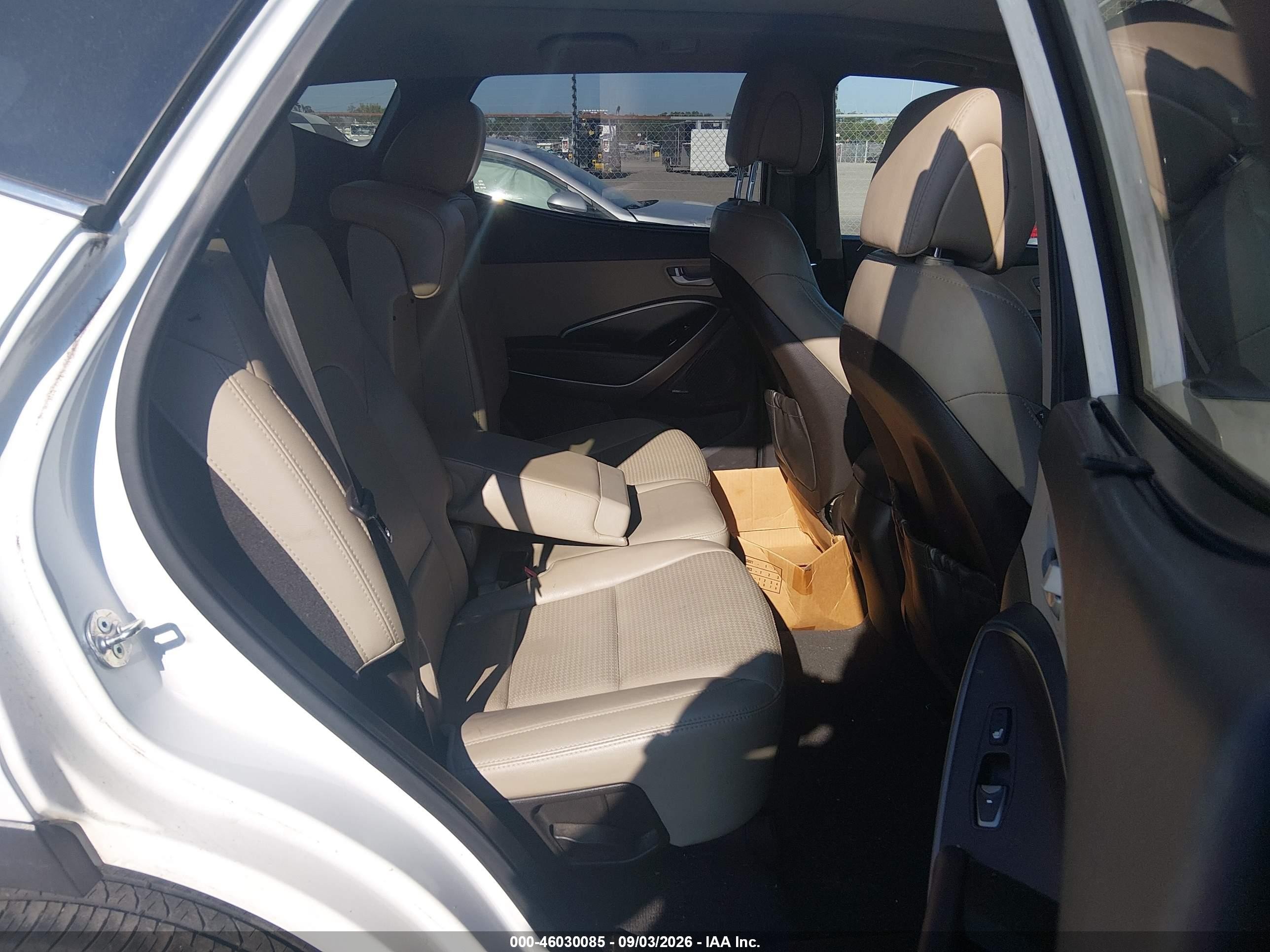 2014 Hyundai Santa Fe Sport 2.4l White vin: 5XYZUDLB4EG166362