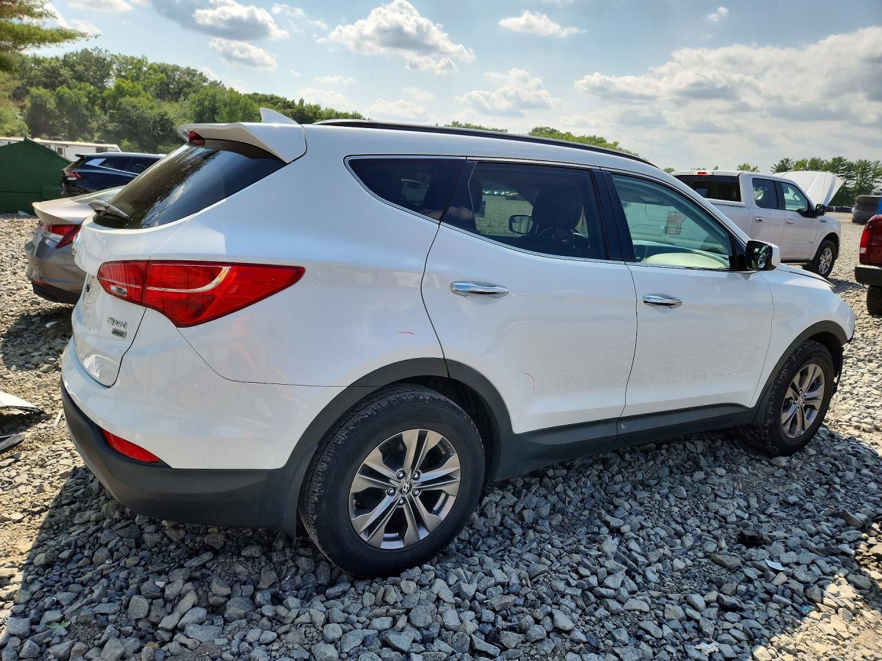 2015 Hyundai Santa Fe Sport 2.4l White vin: 5XYZUDLB4FG236041