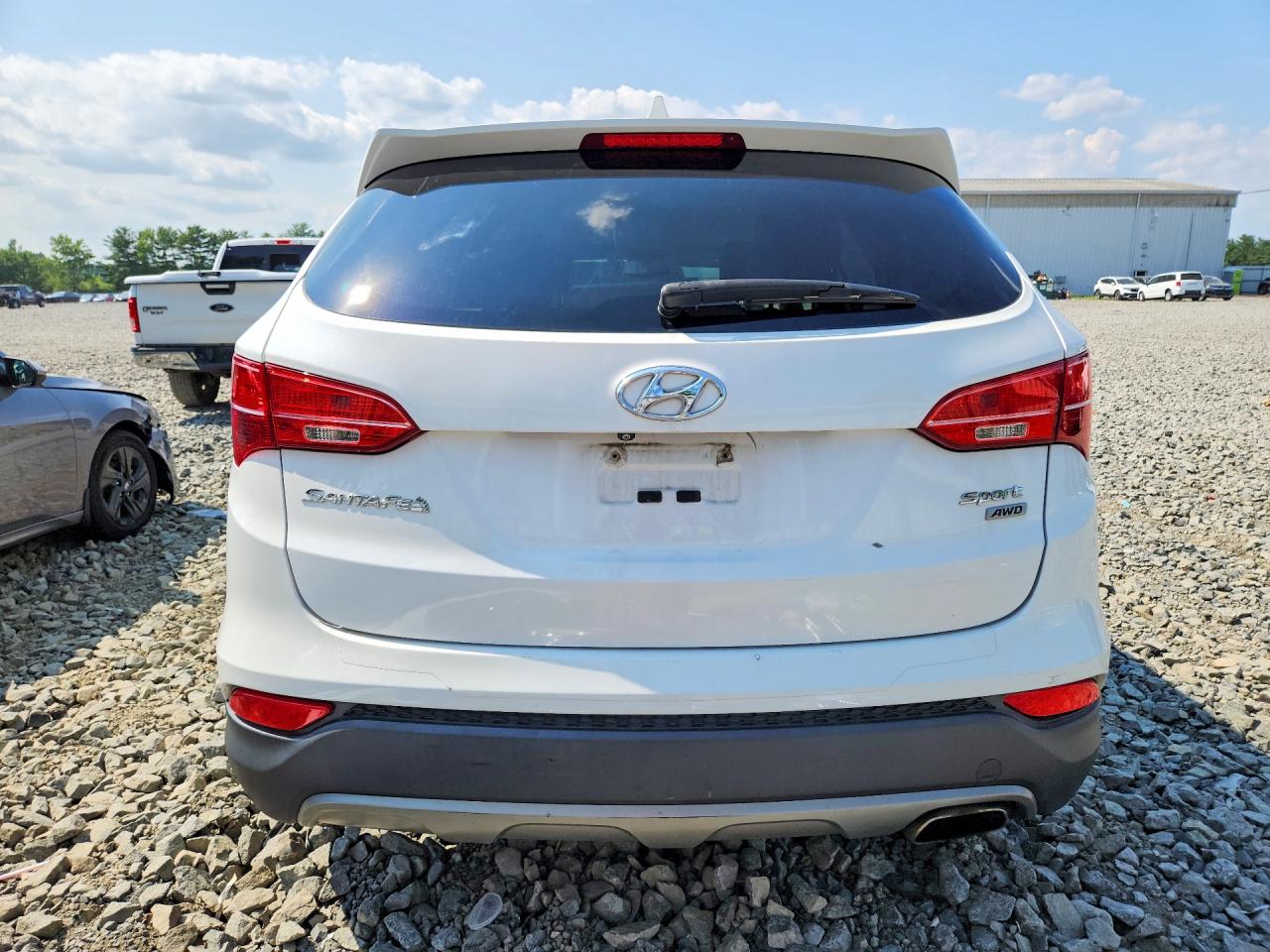 2015 Hyundai Santa Fe Sport 2.4l White vin: 5XYZUDLB4FG236041