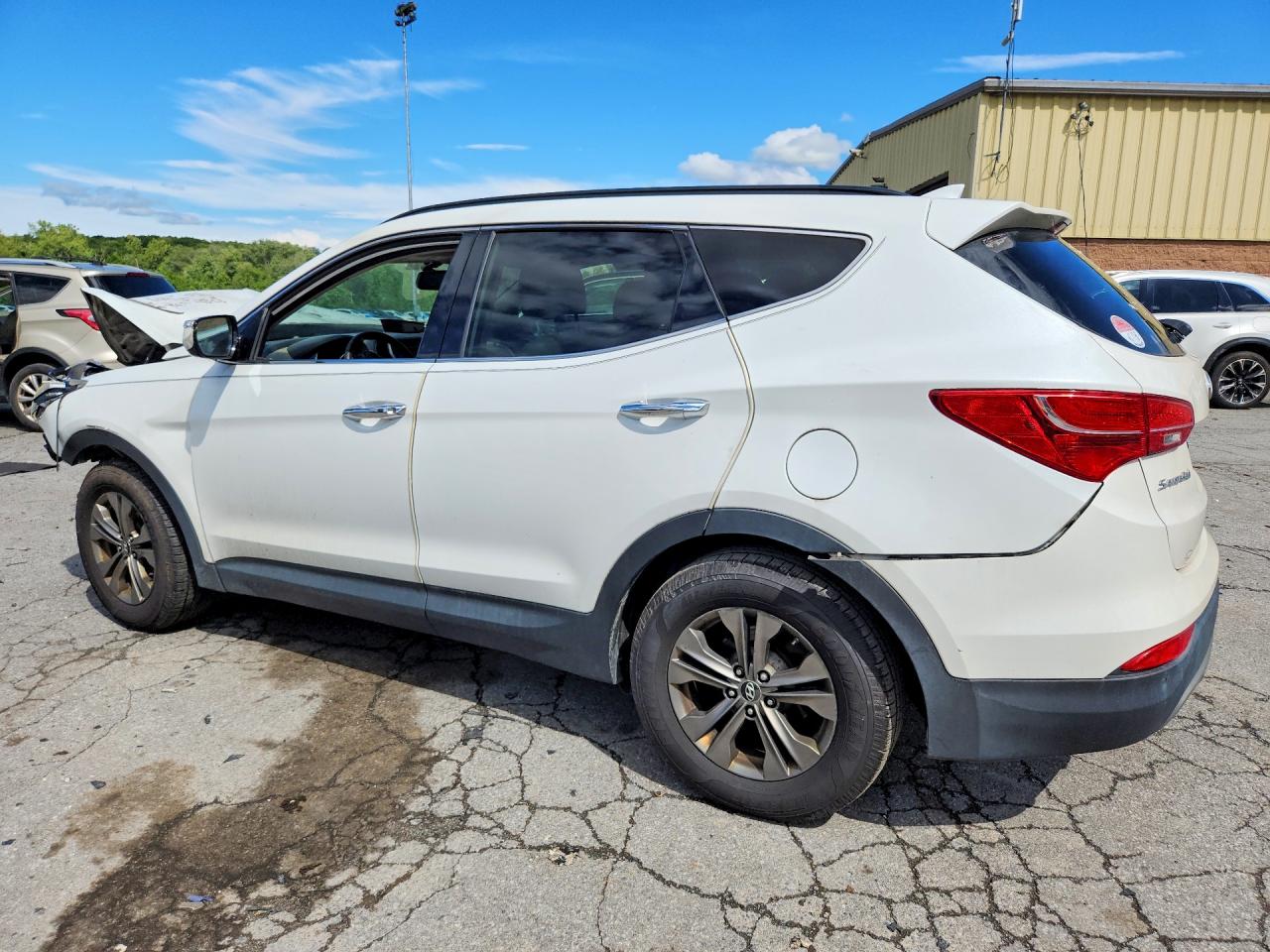 2014 Hyundai Santa Fe Sport 2.4l White vin: 5XYZUDLB5EG228027