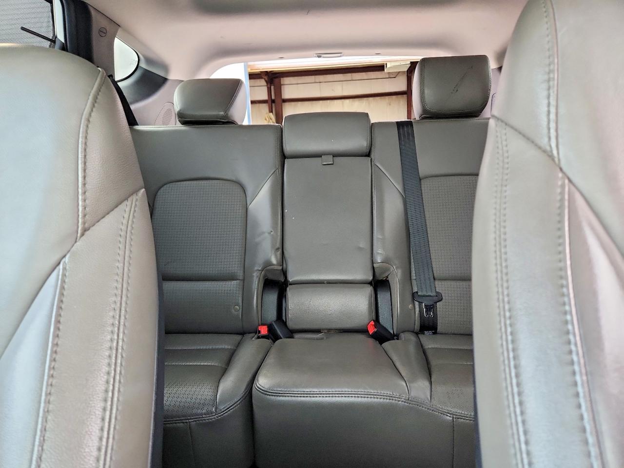 2013 Hyundai Santa Fe Sport 2.4l White vin: 5XYZUDLB6DG045024