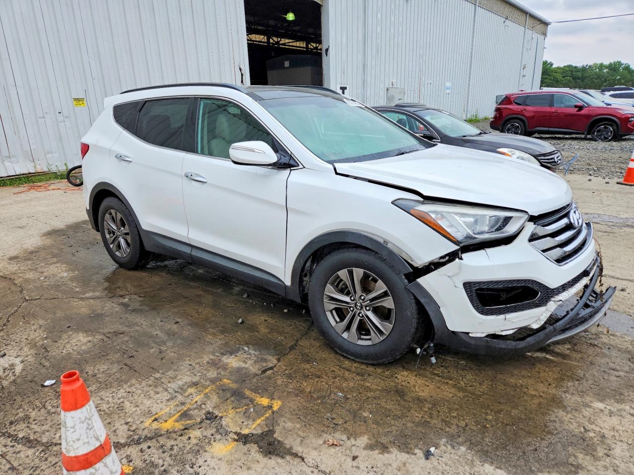 2014 Hyundai Santa Fe Sport 2.4l White vin: 5XYZUDLB6EG231826