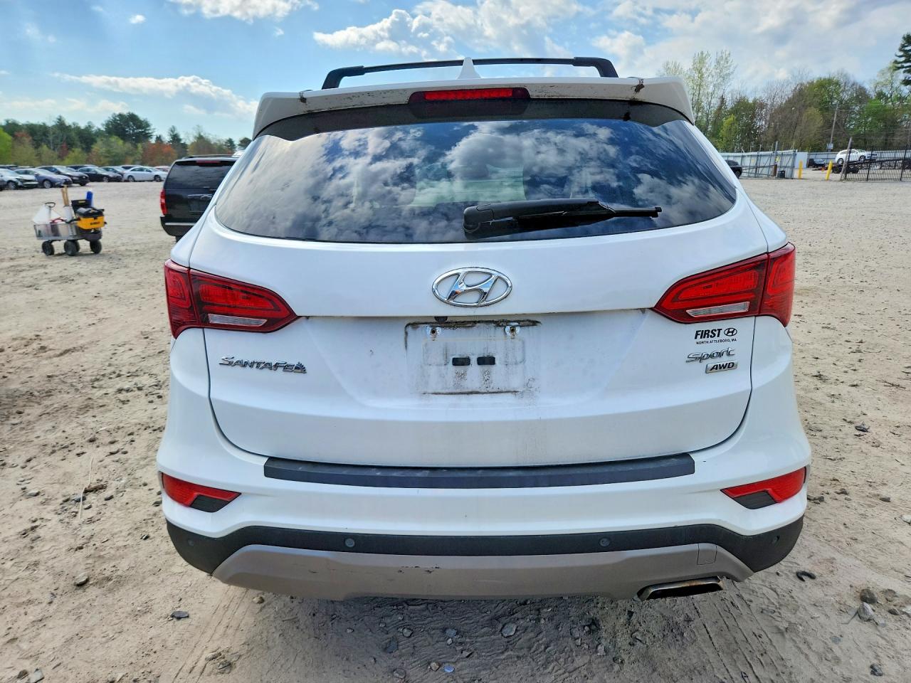 2017 Hyundai Santa Fe Sport 2.4l White vin: 5XYZUDLB6HG411456