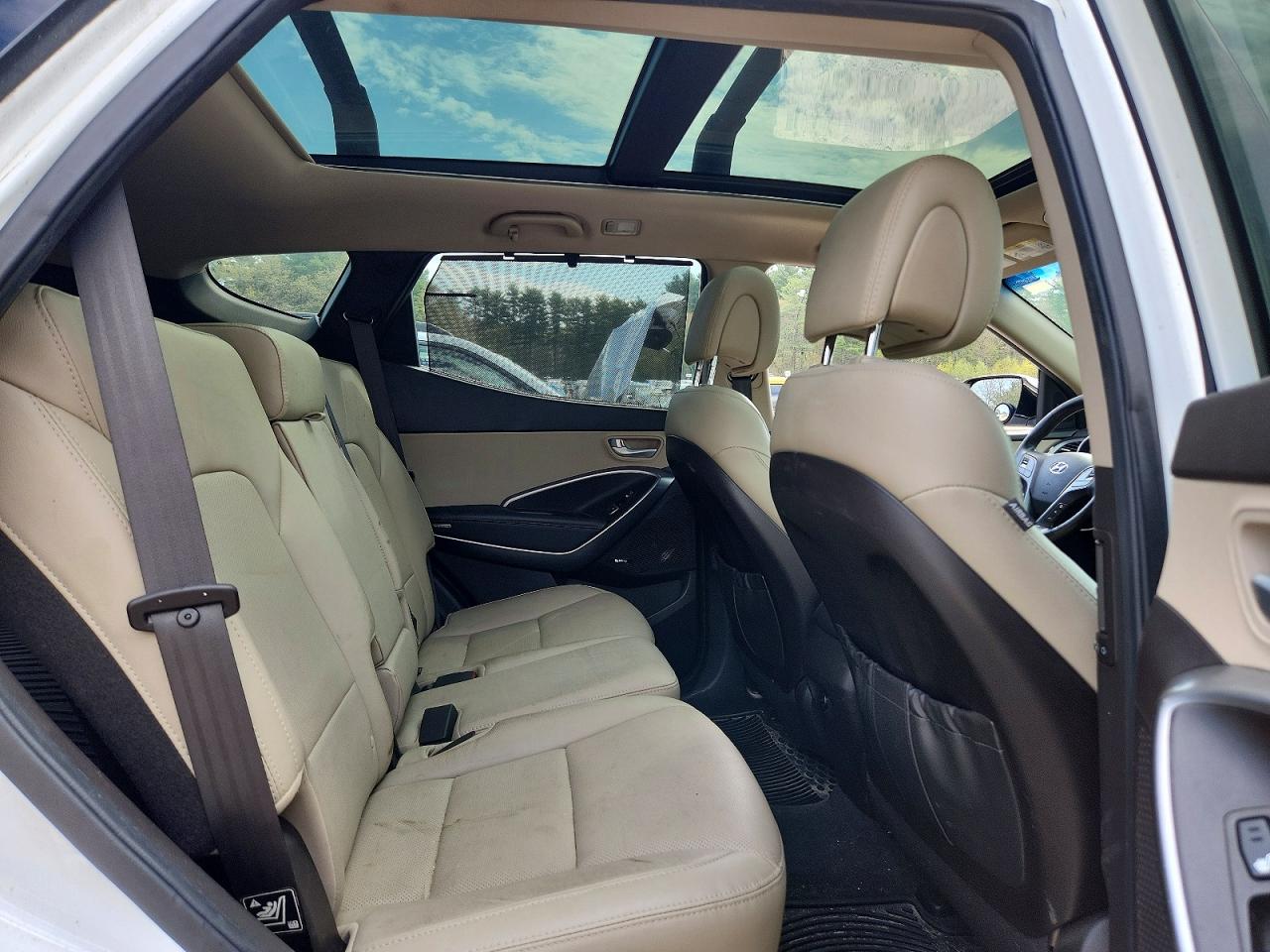 2017 Hyundai Santa Fe Sport 2.4l White vin: 5XYZUDLB6HG411456