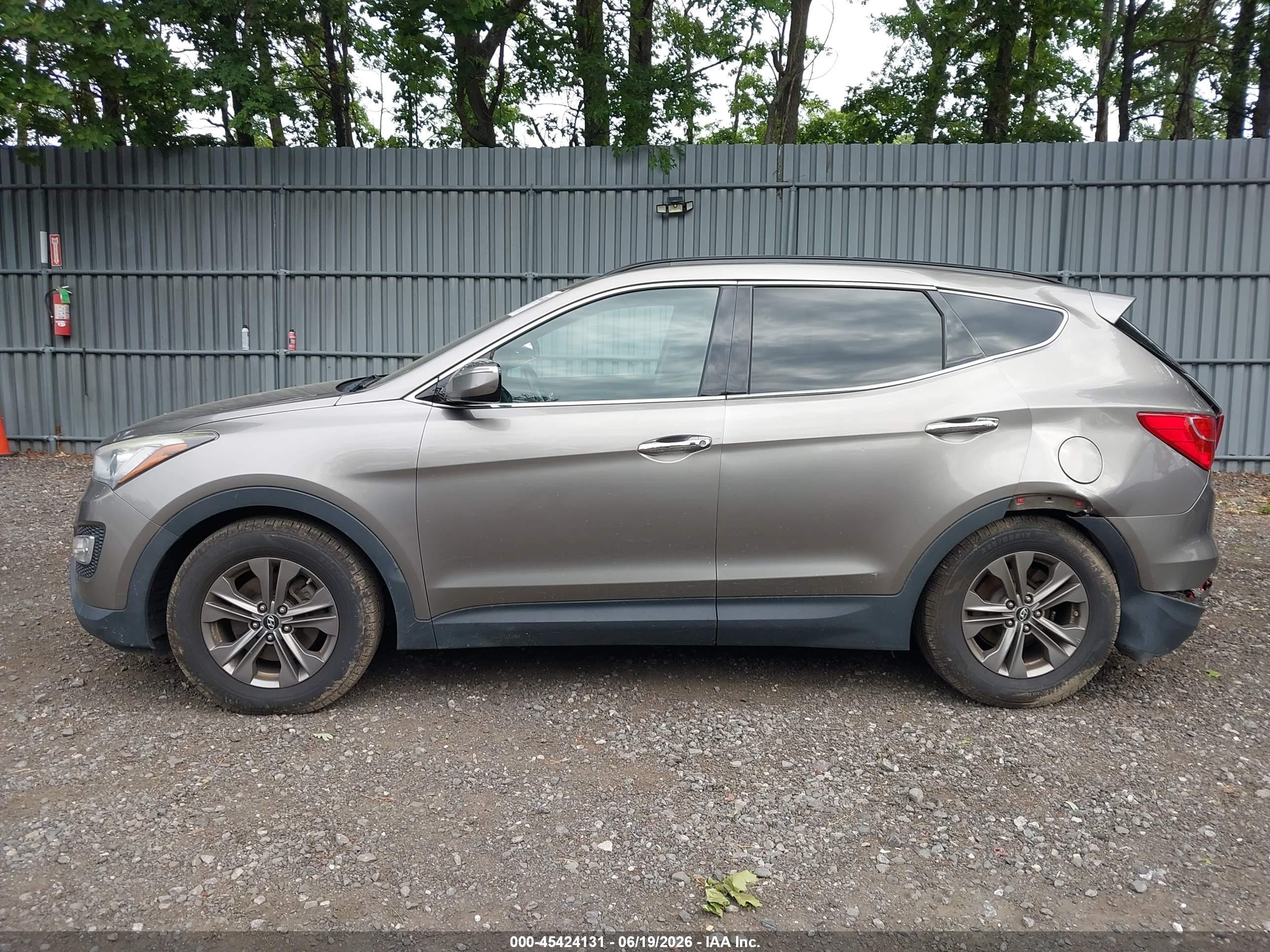 2014 Hyundai Santa Fe Sport 2.4l Silver vin: 5XYZUDLB8EG220200