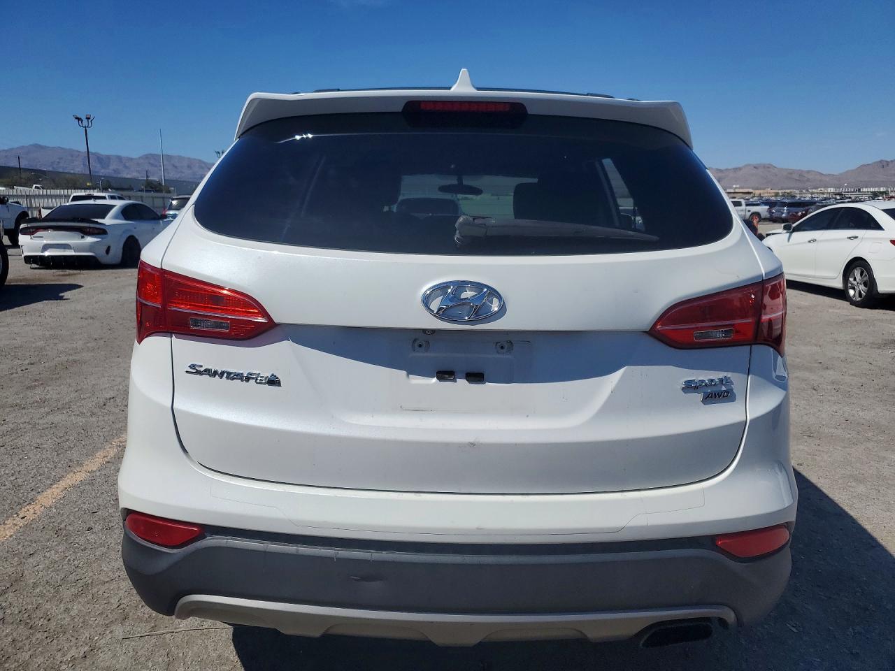 2015 Hyundai Santa Fe Sport 2.4l Белый vin: 5XYZUDLB9FG276292
