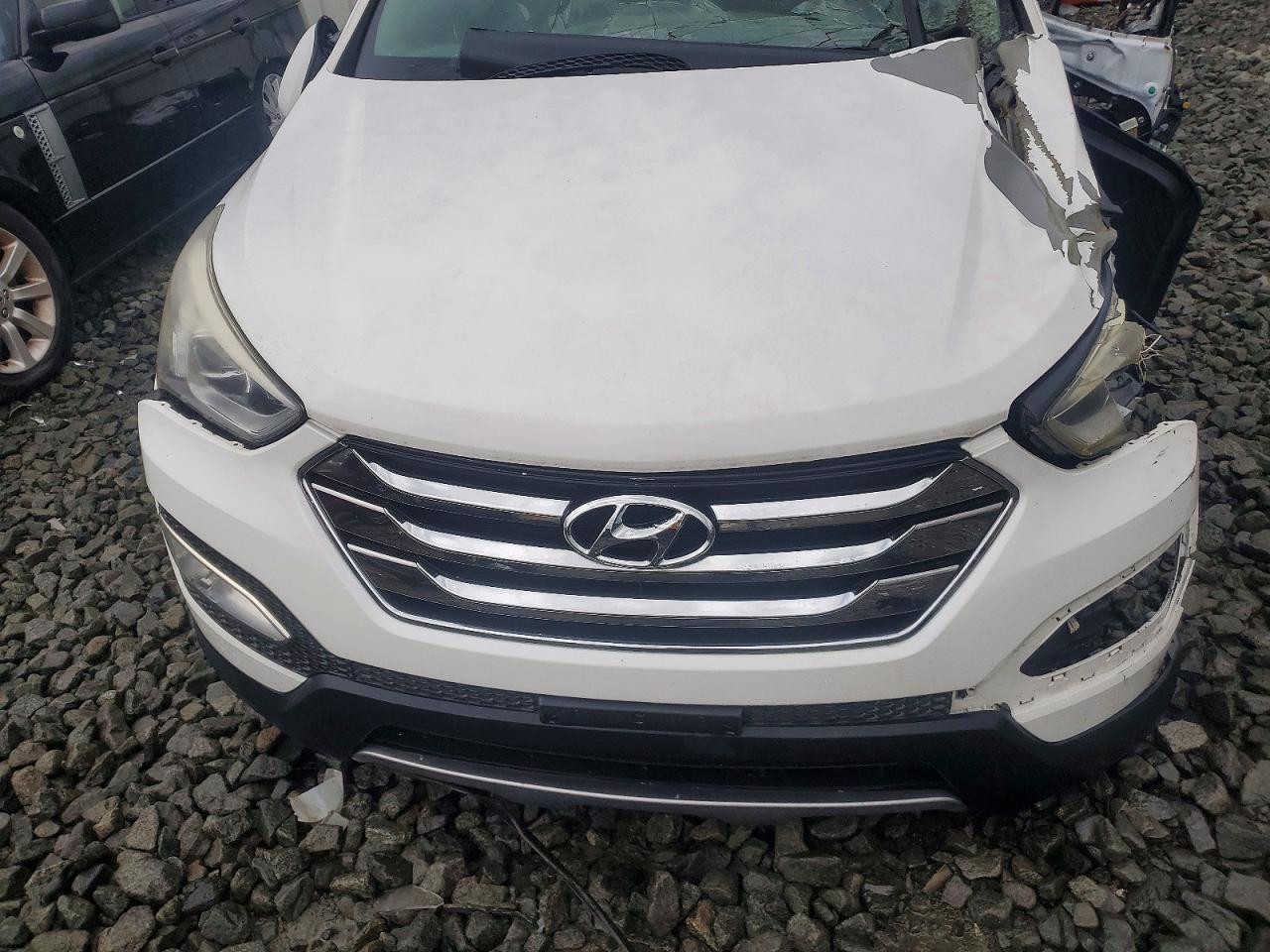 2013 Hyundai Santa Fe Sport 2.4l White vin: 5XYZUDLBXDG120047