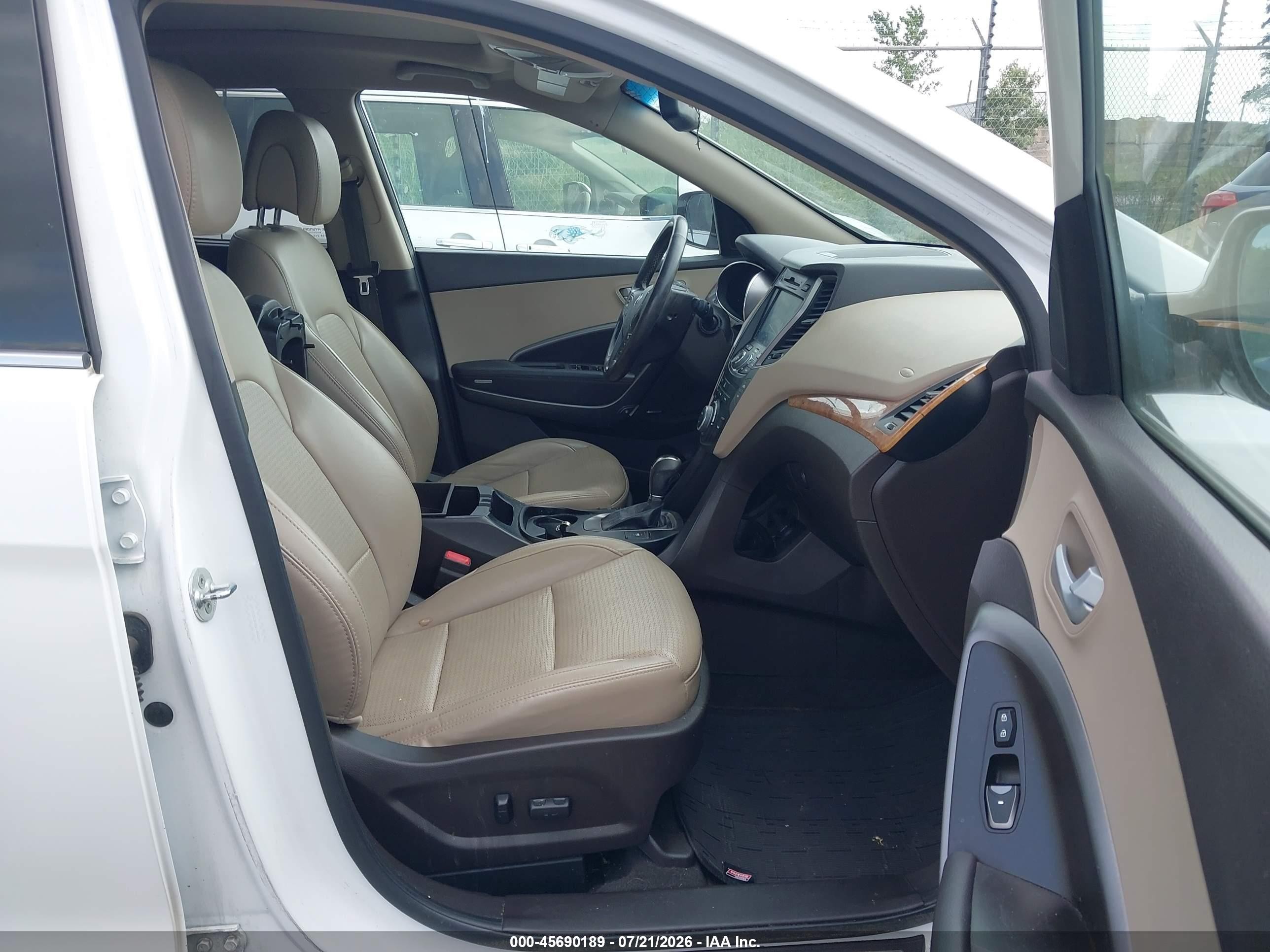 2014 Hyundai Santa Fe Sport 2.4l White vin: 5XYZUDLBXEG148223