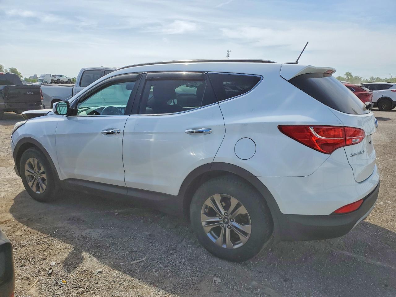 2015 Hyundai Santa Fe Sport 2.4l Белый vin: 5XYZUDLBXFG261218
