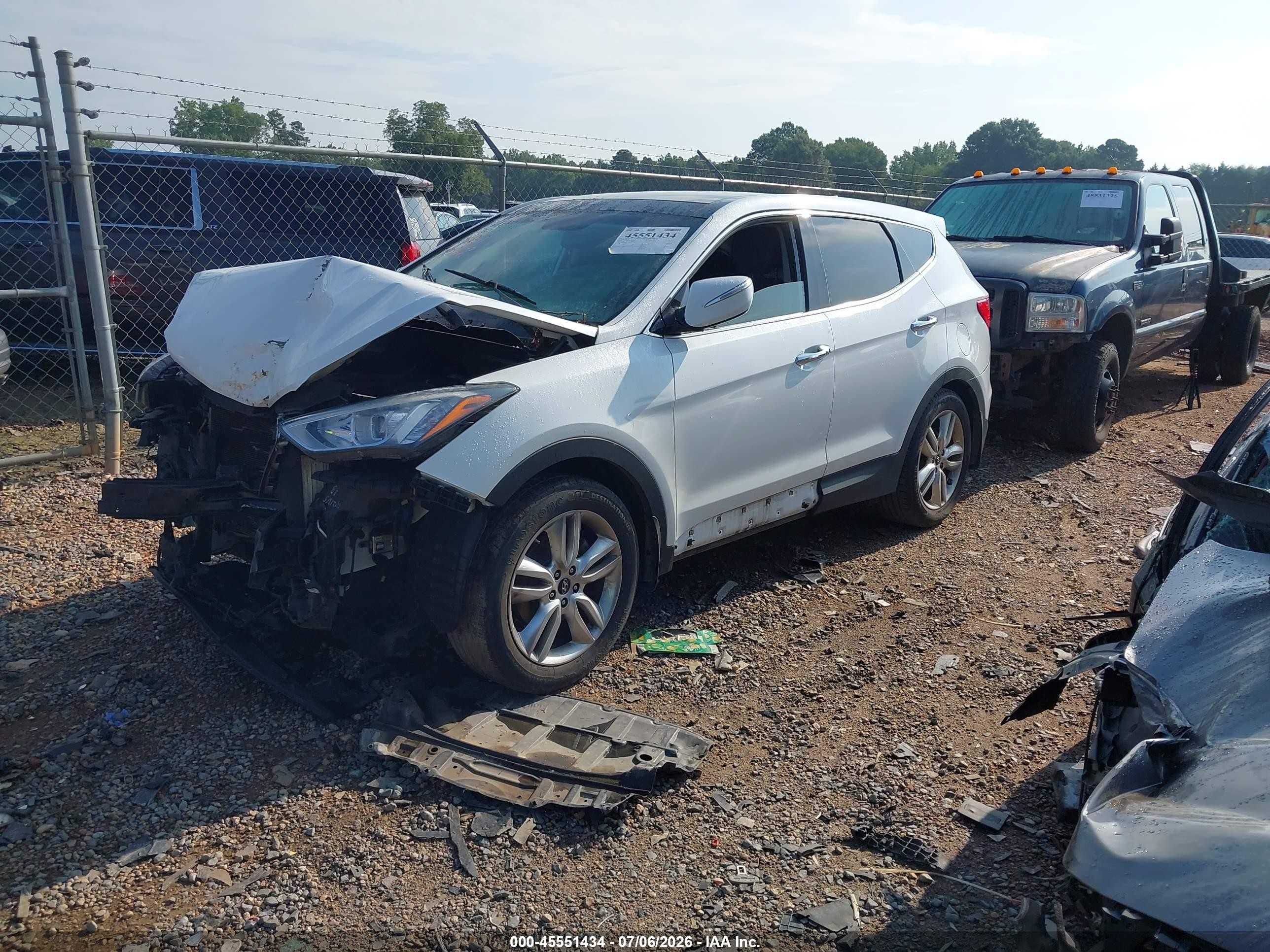 2013 Hyundai Santa Fe Sport 2.0t White vin: 5XYZW3LA3DG089428