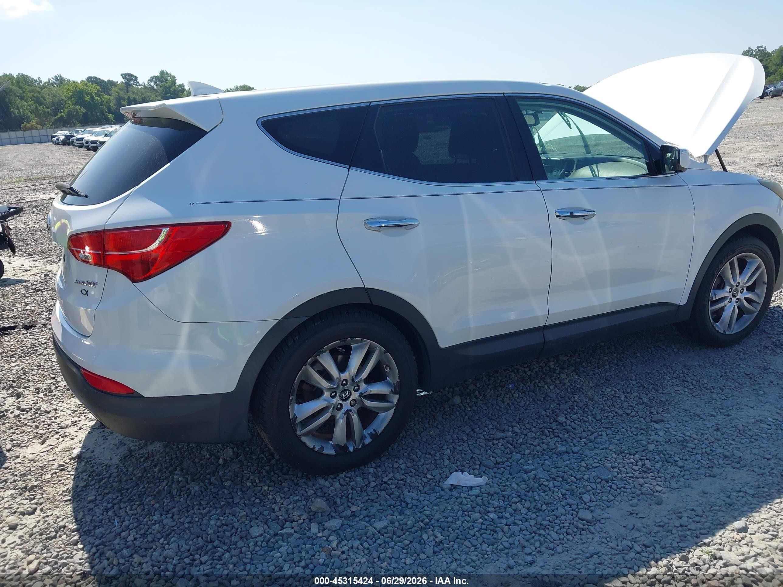 2013 Hyundai Santa Fe Sport 2.0t White vin: 5XYZW3LA4DG007562