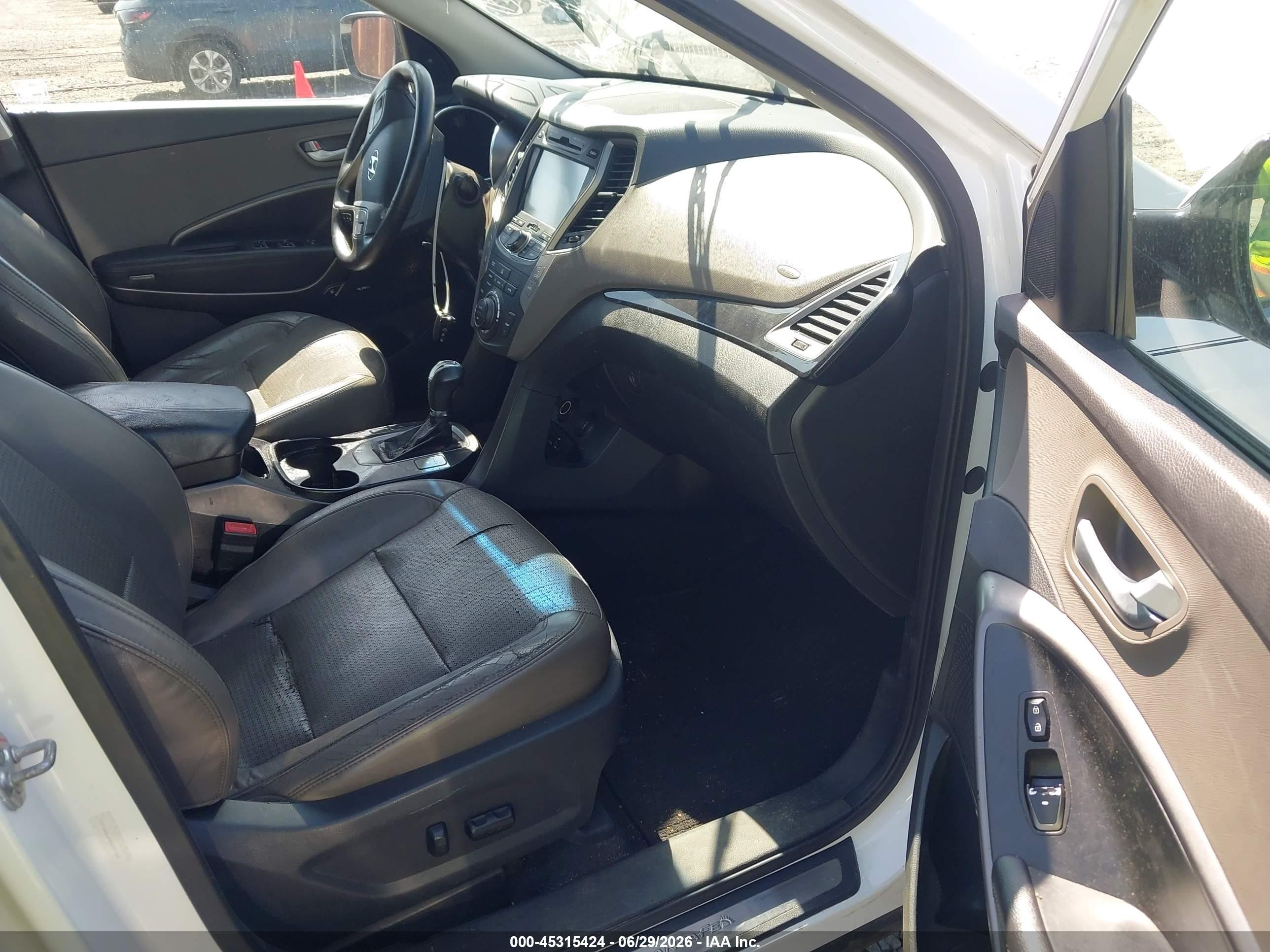 2013 Hyundai Santa Fe Sport 2.0t White vin: 5XYZW3LA4DG007562