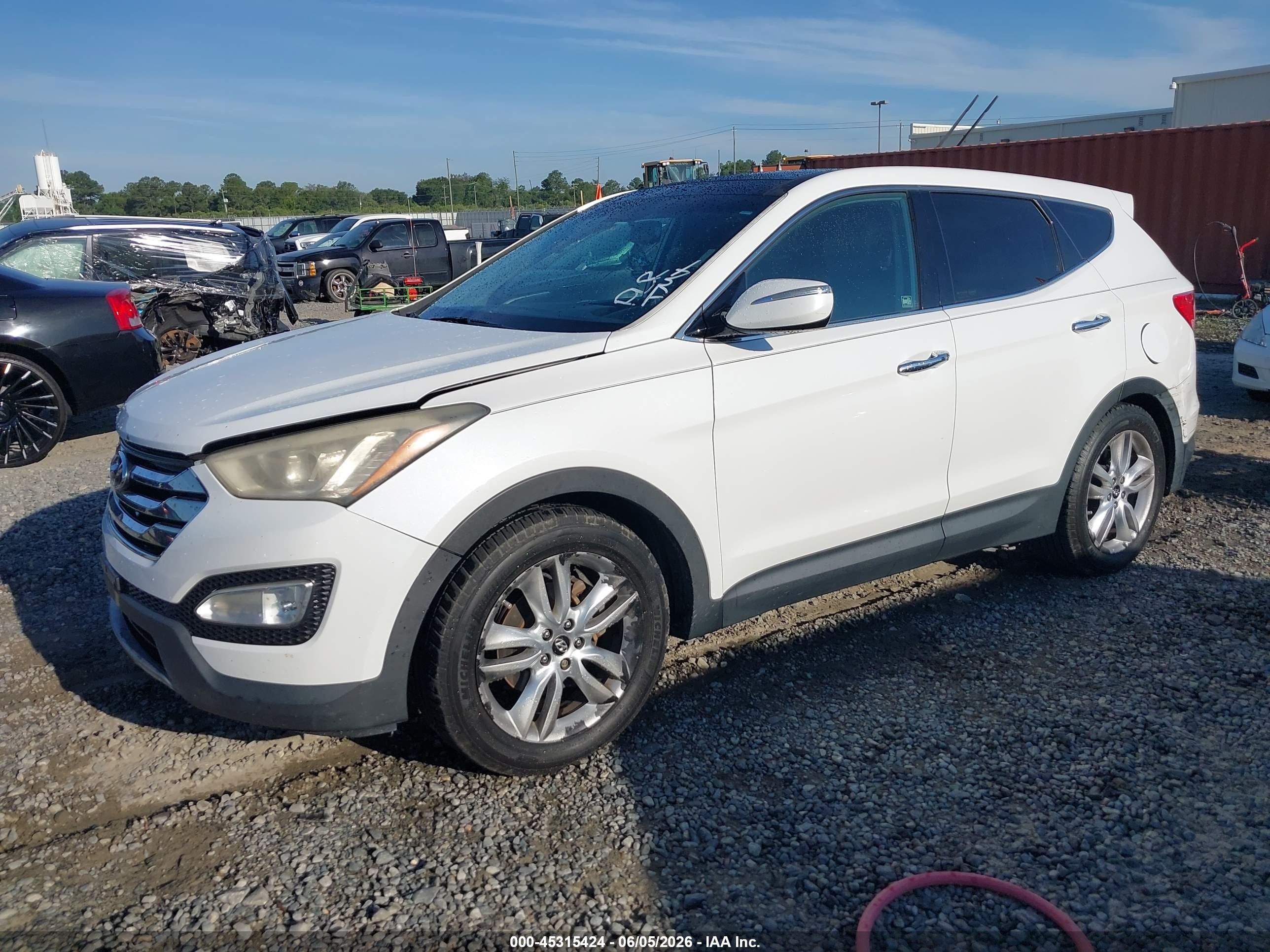 2013 Hyundai Santa Fe Sport 2.0t White vin: 5XYZW3LA4DG007562