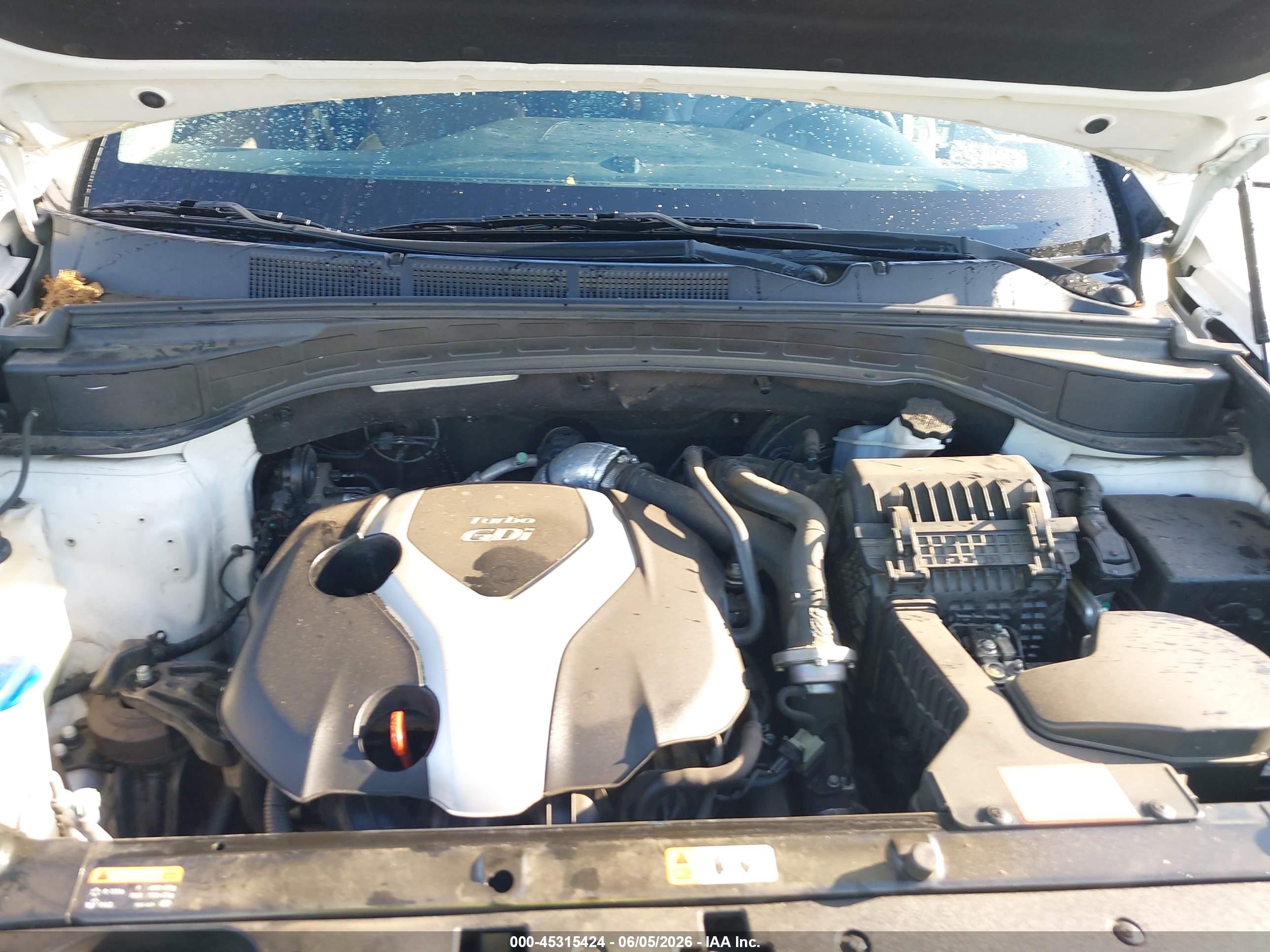 2013 Hyundai Santa Fe Sport 2.0t White vin: 5XYZW3LA4DG007562