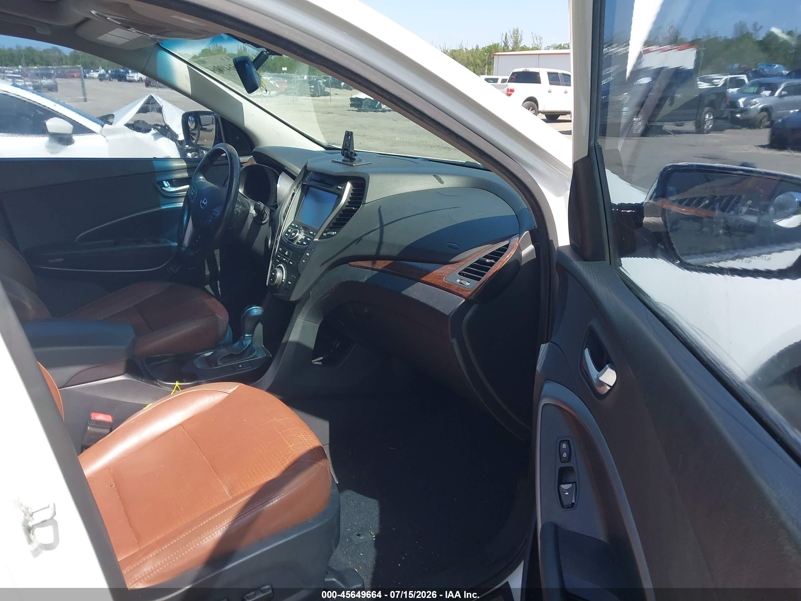 2013 Hyundai Santa Fe Sport 2.0t White vin: 5XYZW3LA7DG104979