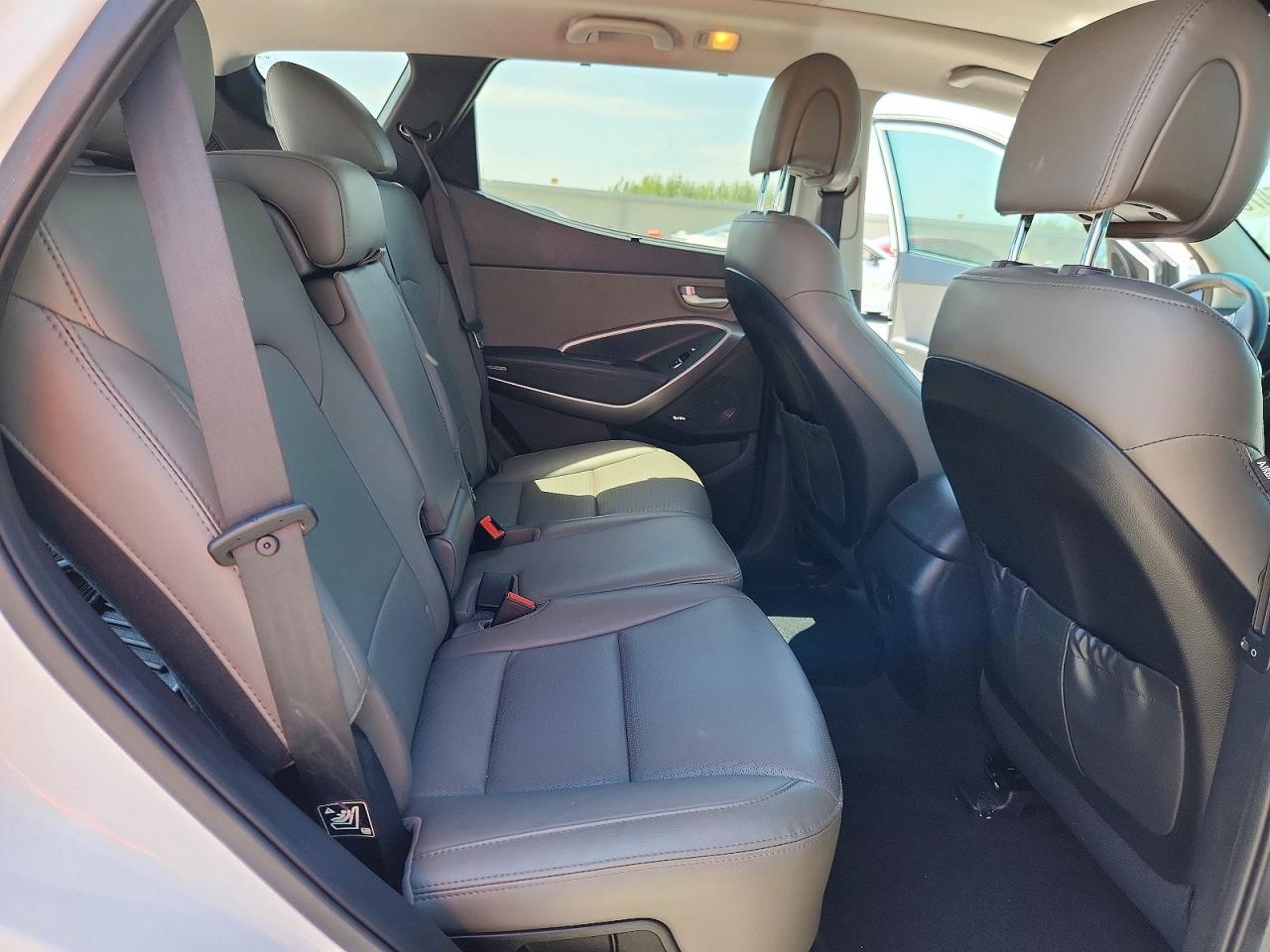 2015 Hyundai Santa Fe Sport 2.0t White vin: 5XYZW4LA2FG280881