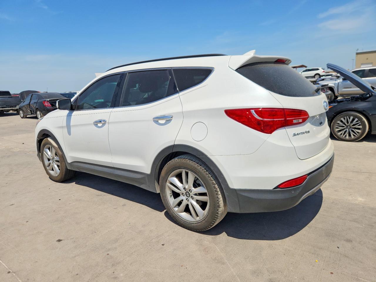2015 Hyundai Santa Fe Sport 2.0t White vin: 5XYZW4LA2FG280881