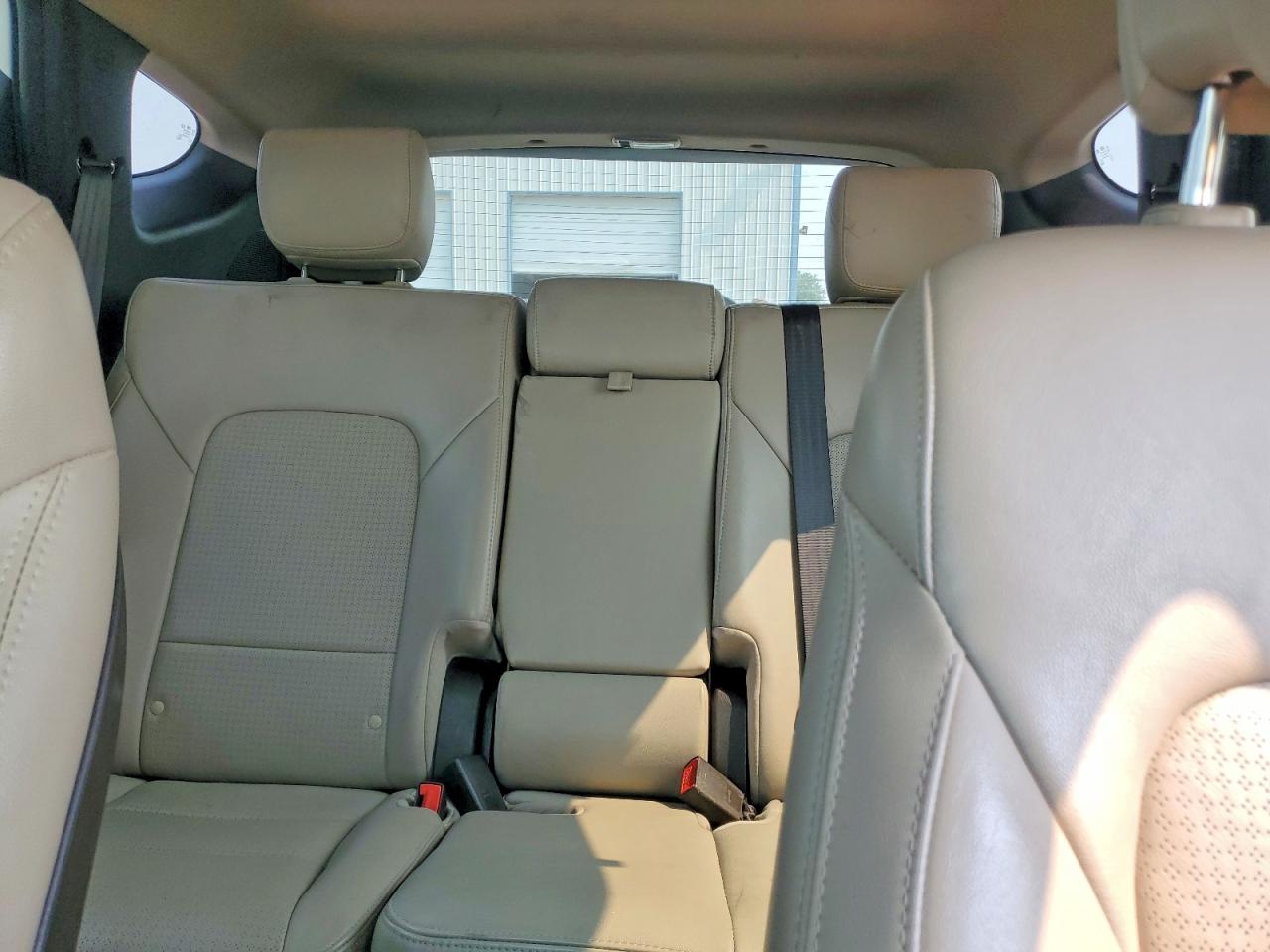 2015 Hyundai Santa Fe Sport 2.0t White vin: 5XYZW4LA7FG247987