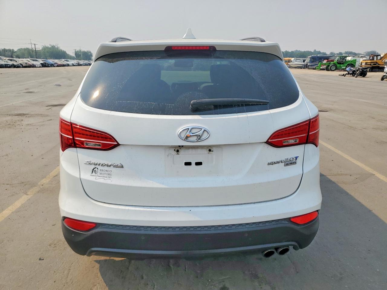 2015 Hyundai Santa Fe Sport 2.0t White vin: 5XYZW4LA7FG247987