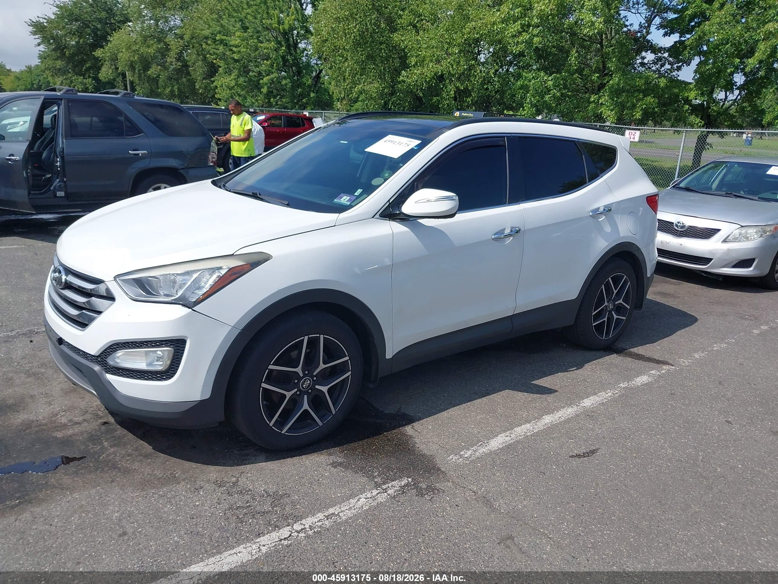 2015 Hyundai Santa Fe Sport 2.0l Turbo White vin: 5XYZWDLA0FG267840