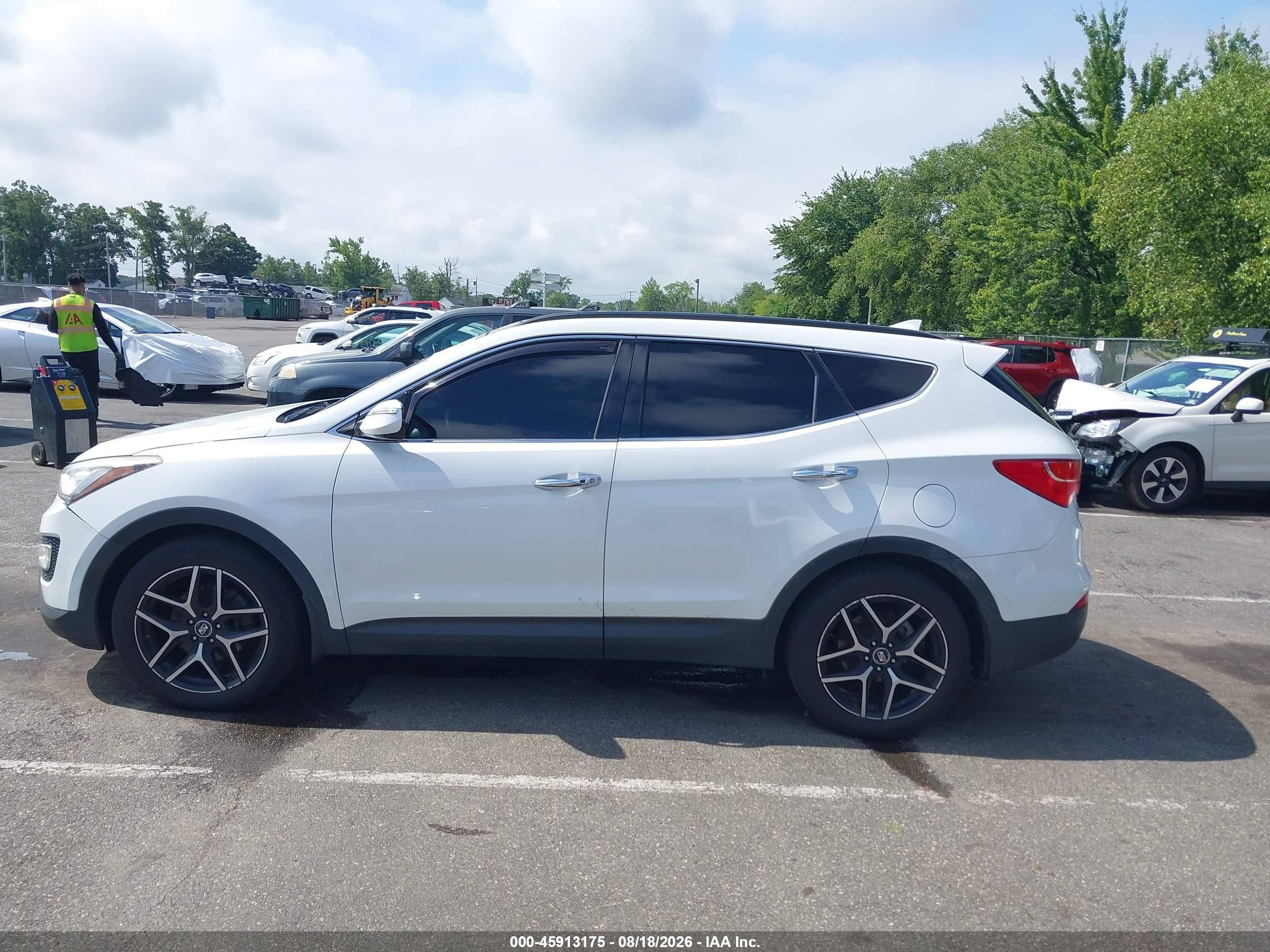 2015 Hyundai Santa Fe Sport 2.0l Turbo White vin: 5XYZWDLA0FG267840