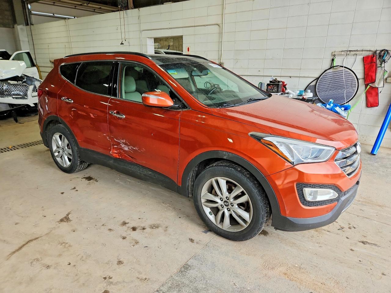 2014 Hyundai Santa Fe Sport 2.0t Оранжевый vin: 5XYZWDLA3EG231851