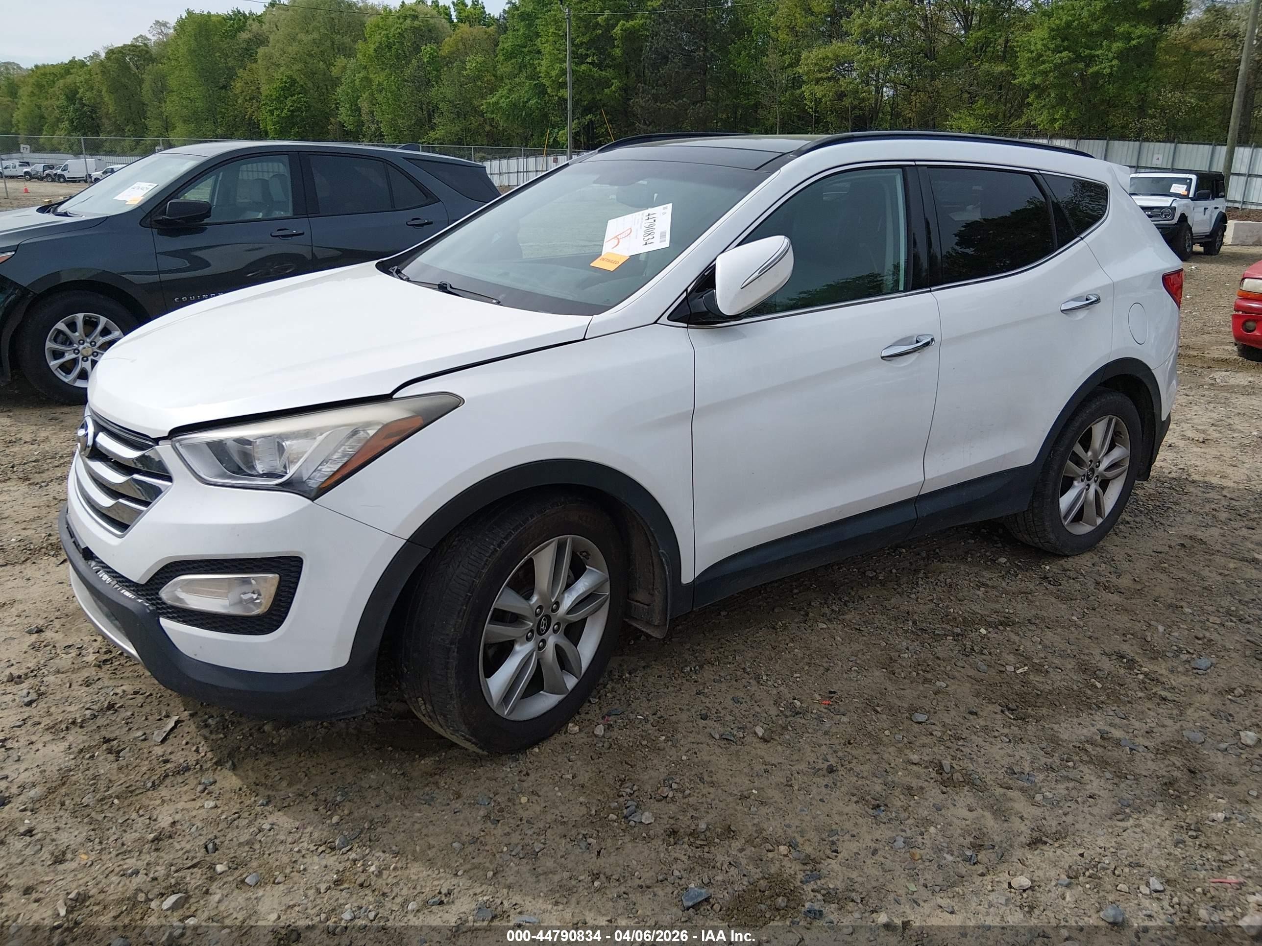 2015 Hyundai Santa Fe Sport 2.0l Turbo White vin: 5XYZWDLA3FG281005