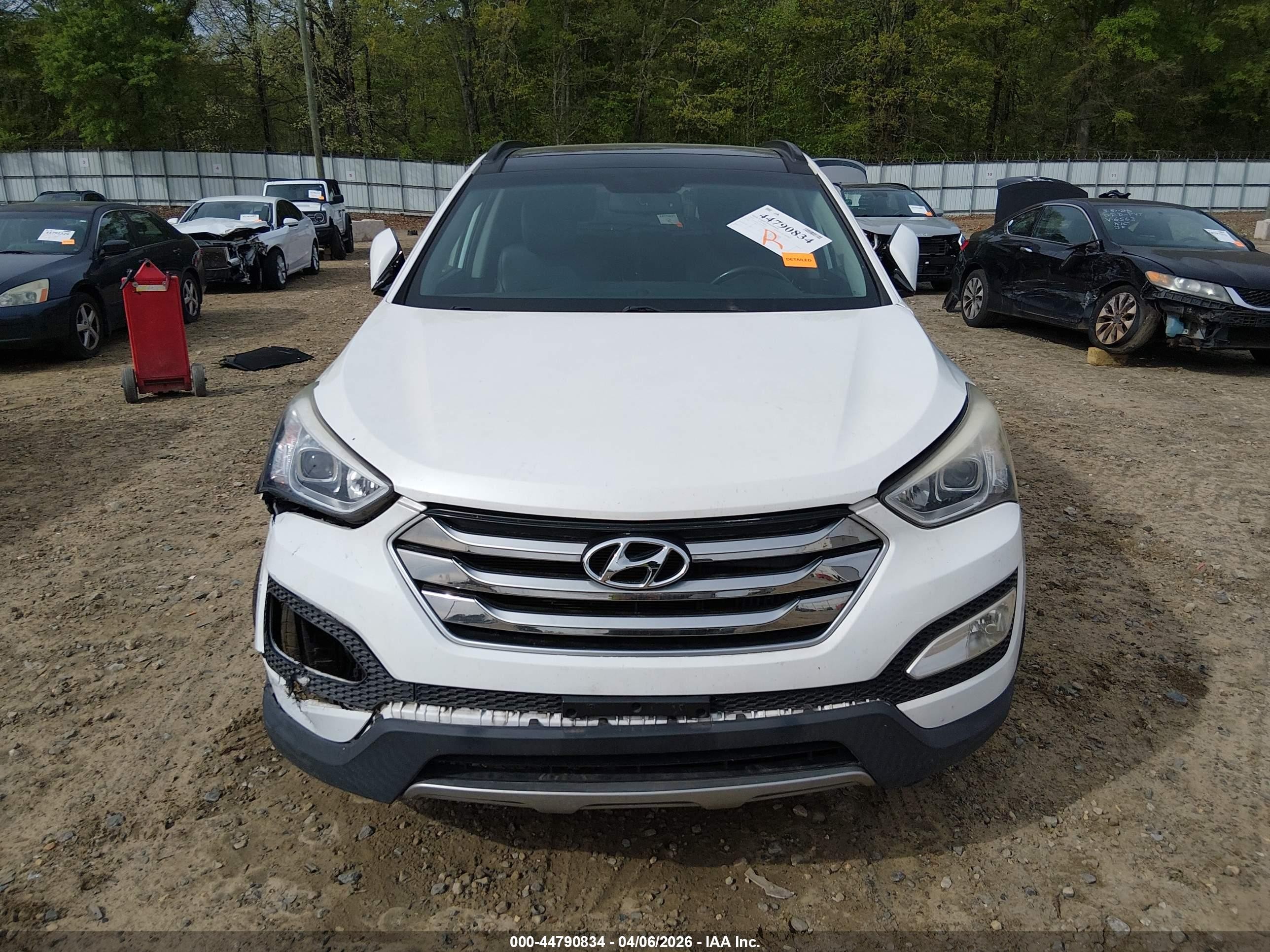 2015 Hyundai Santa Fe Sport 2.0l Turbo White vin: 5XYZWDLA3FG281005
