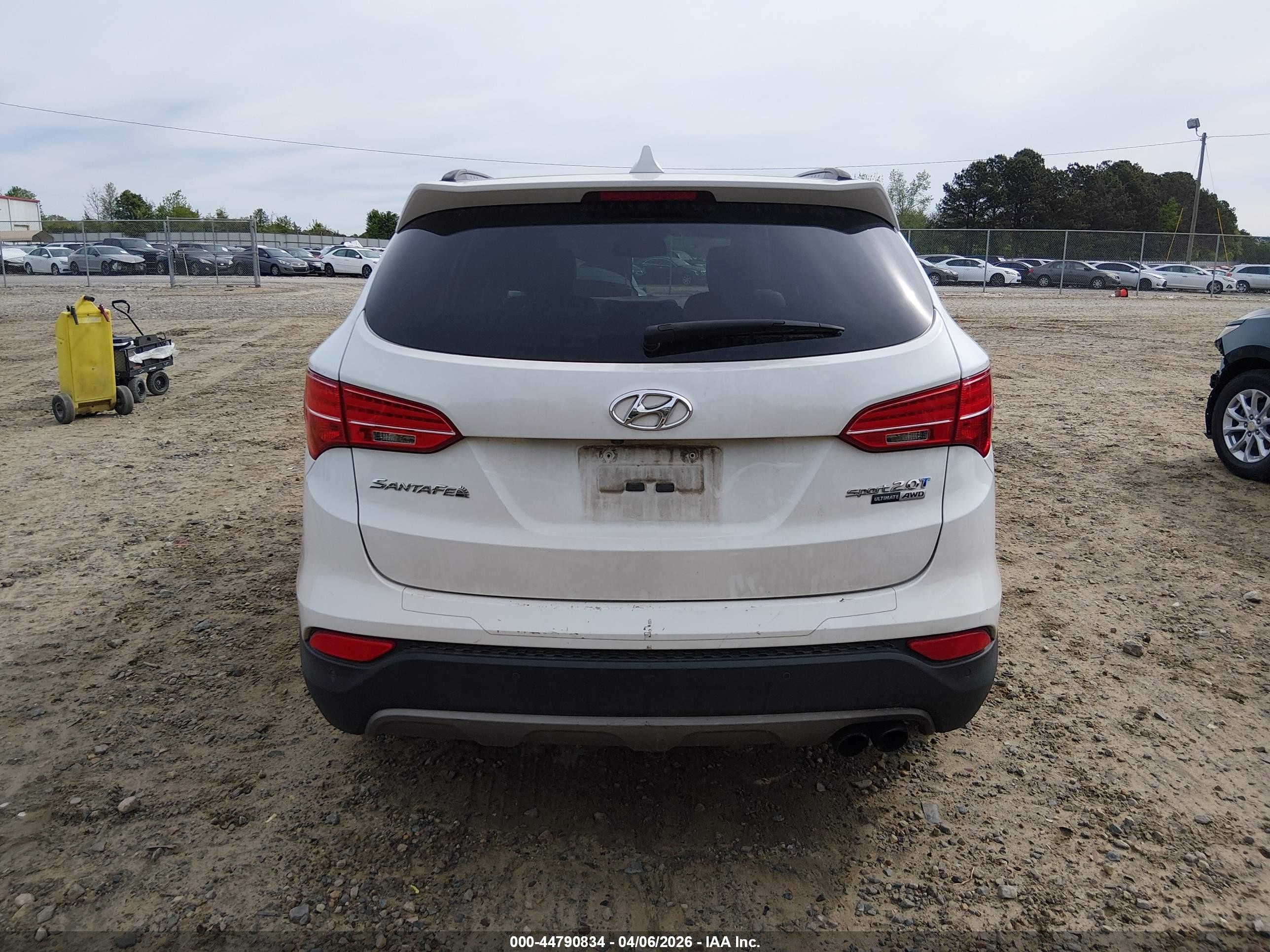 2015 Hyundai Santa Fe Sport 2.0l Turbo White vin: 5XYZWDLA3FG281005