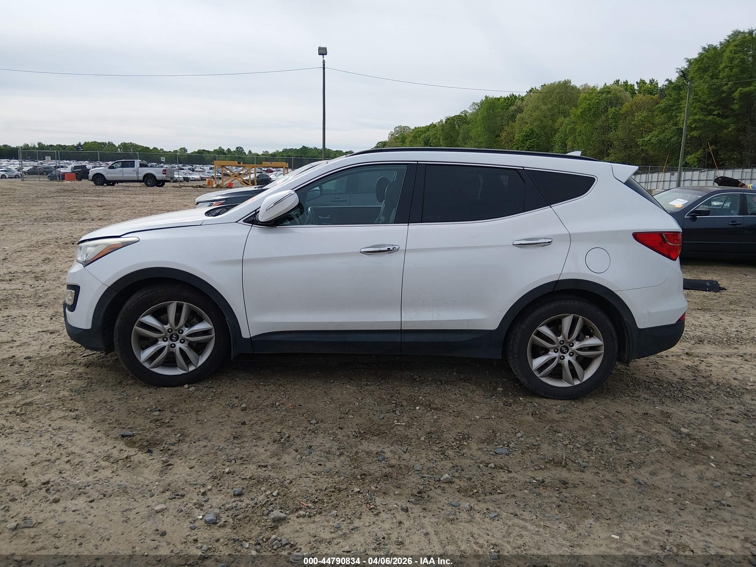 2015 Hyundai Santa Fe Sport 2.0l Turbo White vin: 5XYZWDLA3FG281005