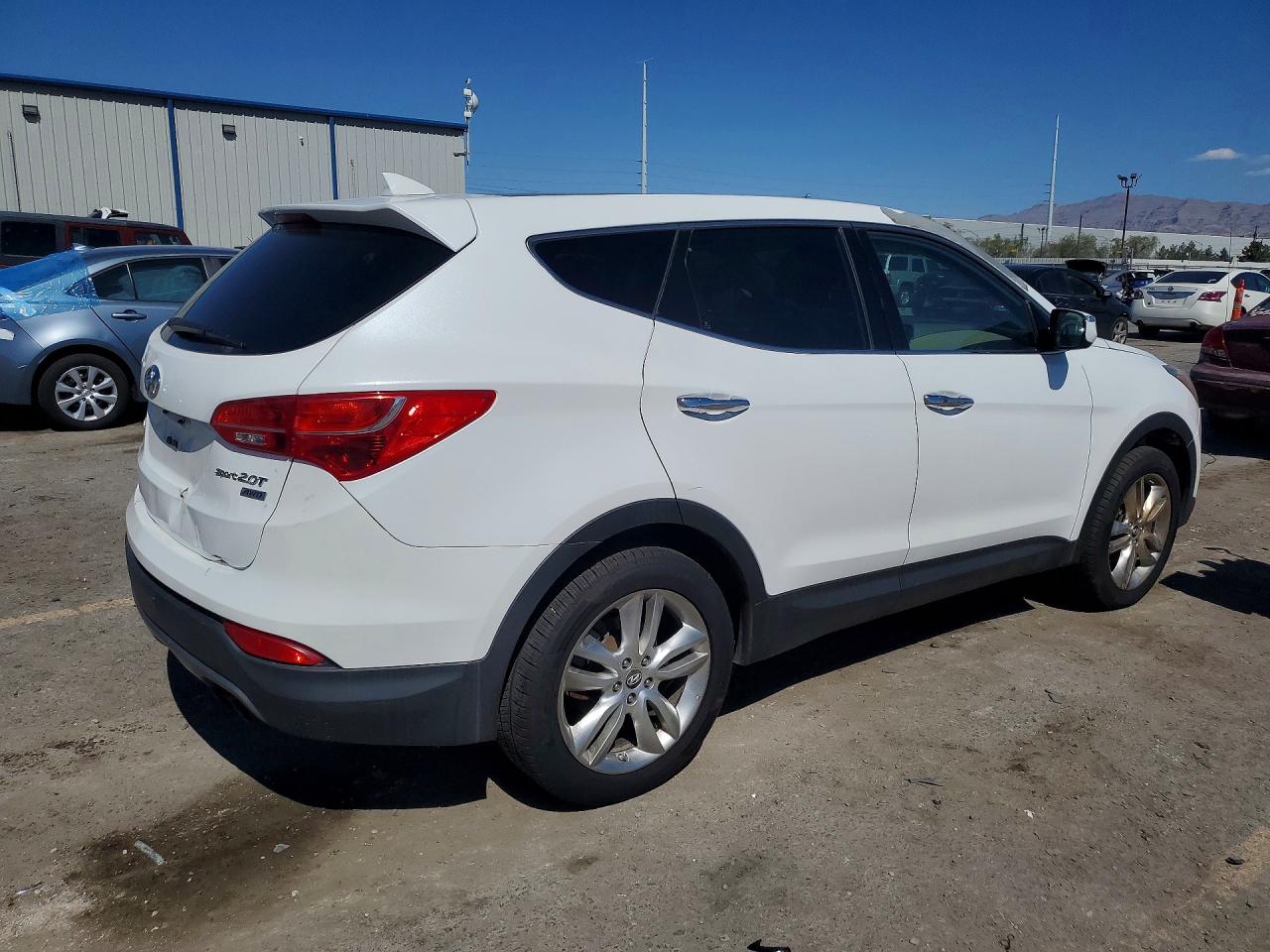 2013 Hyundai Santa Fe Sport 2.0t White vin: 5XYZWDLA4DG061160