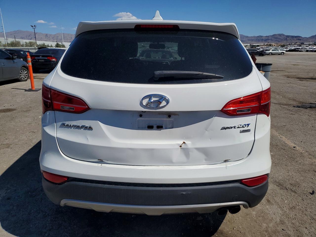 2013 Hyundai Santa Fe Sport 2.0t White vin: 5XYZWDLA4DG061160