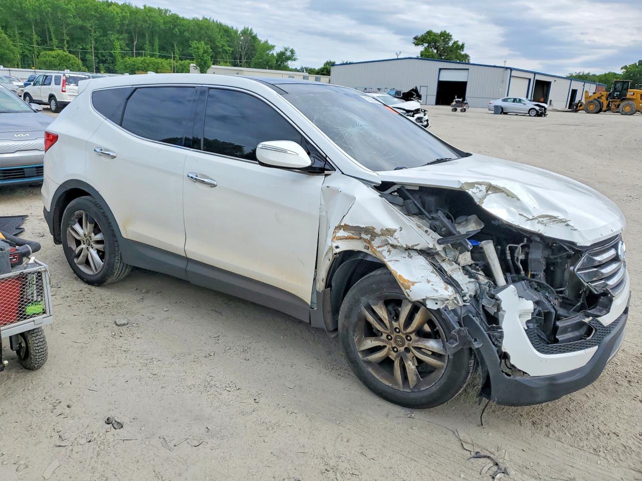 2013 Hyundai Santa Fe Sport 2.0t White vin: 5XYZWDLA5DG064715