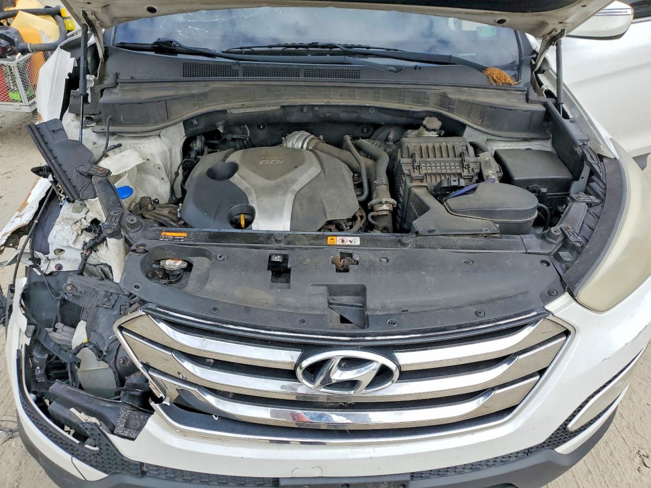 2013 Hyundai Santa Fe Sport 2.0t White vin: 5XYZWDLA5DG064715