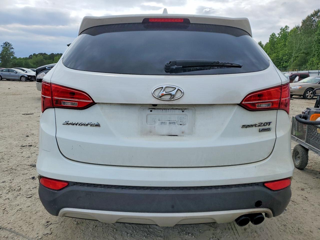 2013 Hyundai Santa Fe Sport 2.0t White vin: 5XYZWDLA5DG064715