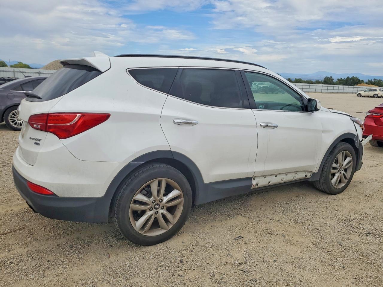 2014 Hyundai Santa Fe Sport 2.0t White vin: 5XYZWDLA9EG207912