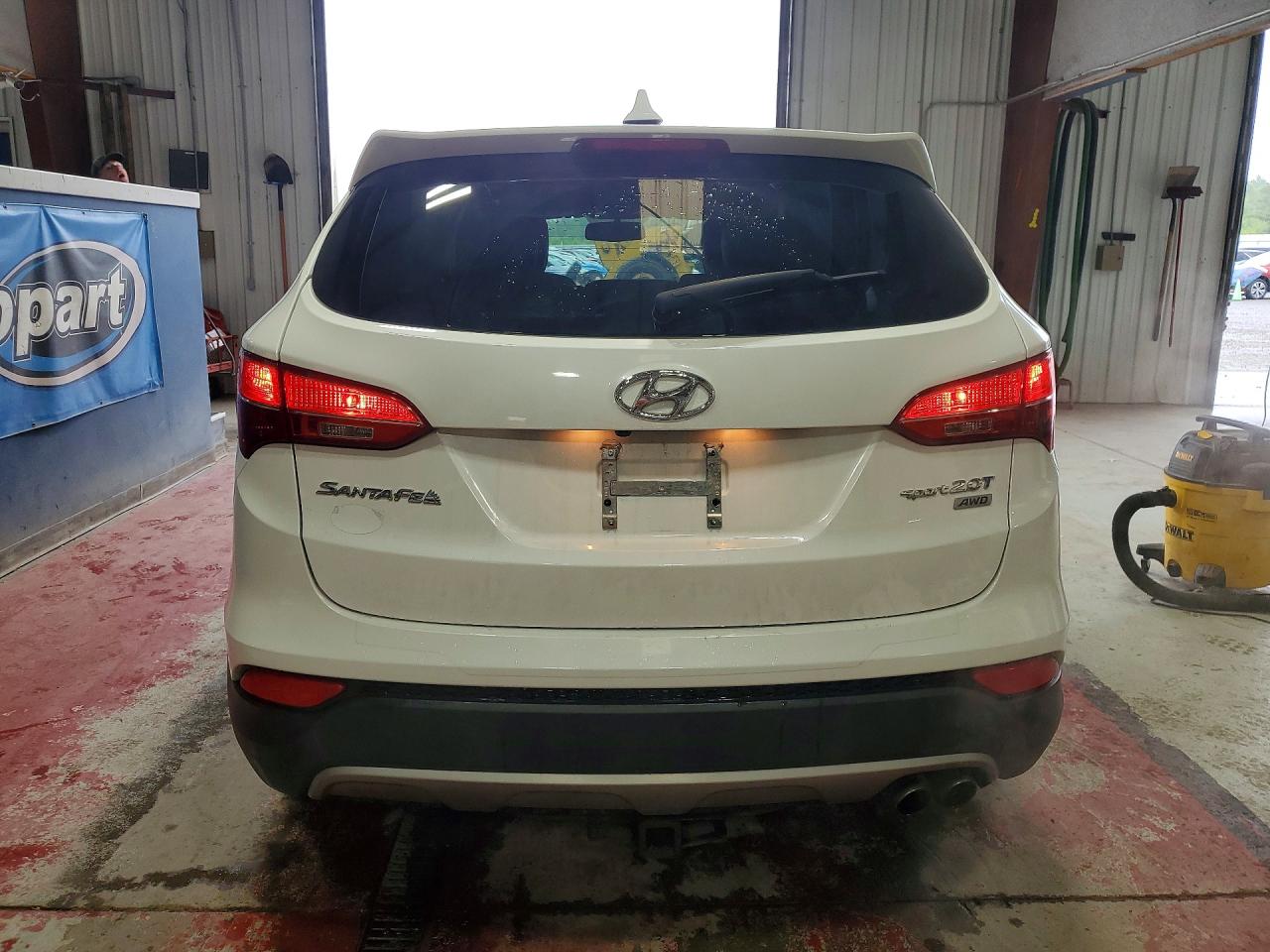 2013 Hyundai Santa Fe Sport 2.0t White vin: 5XYZWDLAXDG026977